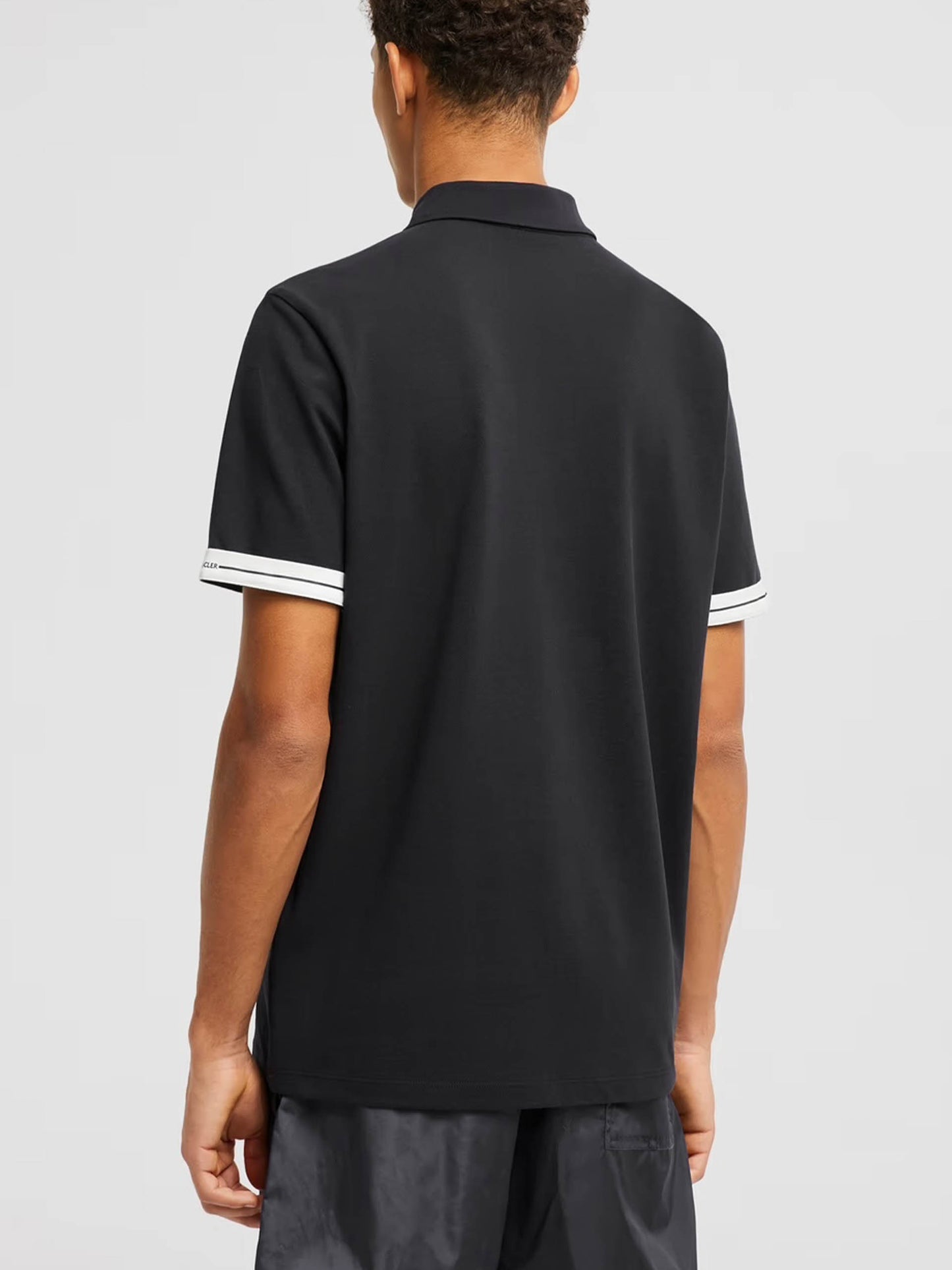 MONCLER - Poloshirt mit Logo-Aufnäher für Herren in Schwarz - Black