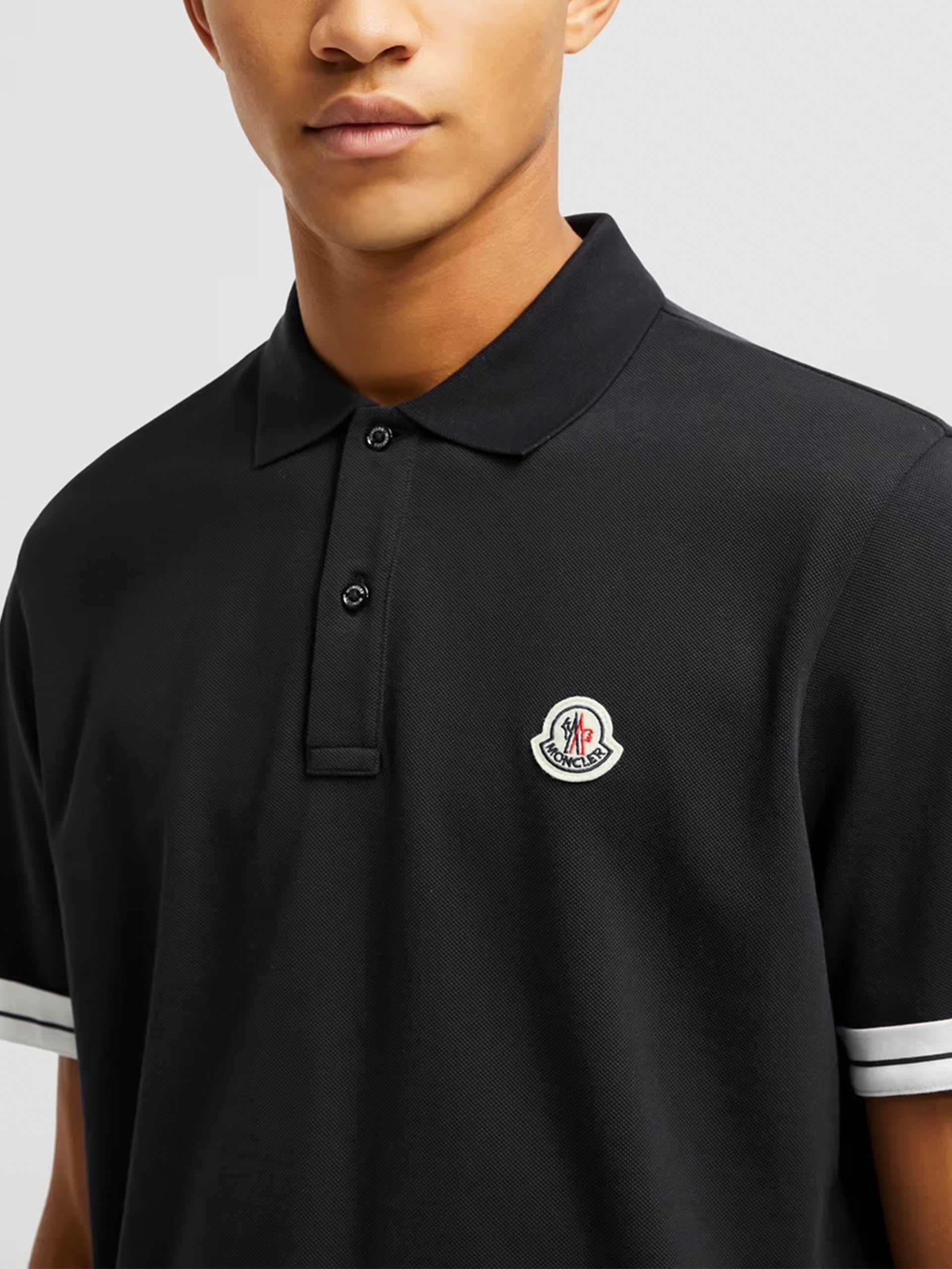 MONCLER - Poloshirt mit Logo-Aufnäher für Herren in Schwarz - Black