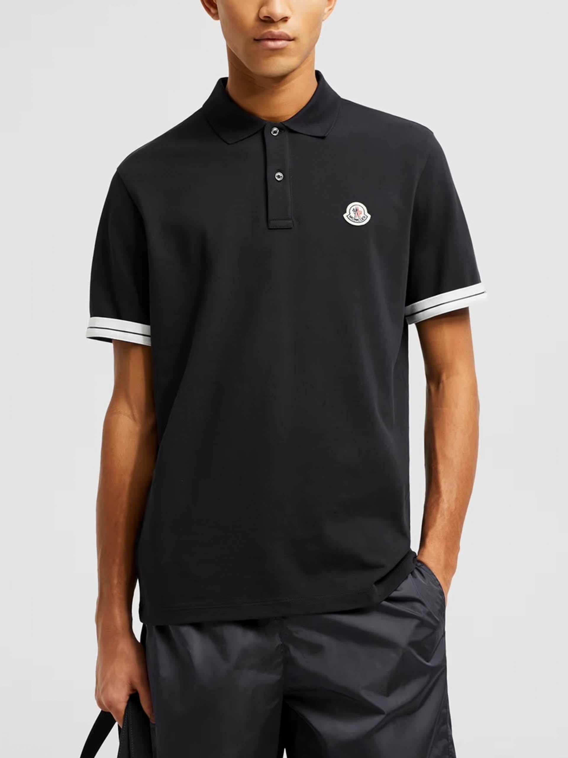 MONCLER - Poloshirt mit Logo-Aufnäher für Herren in Schwarz - Black