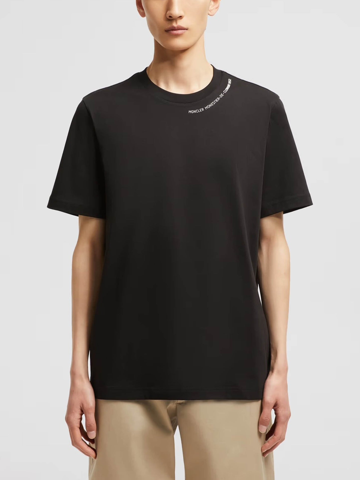 MONCLER - T-Shirt mit Logo-Details für Herren in Schwarz - Black