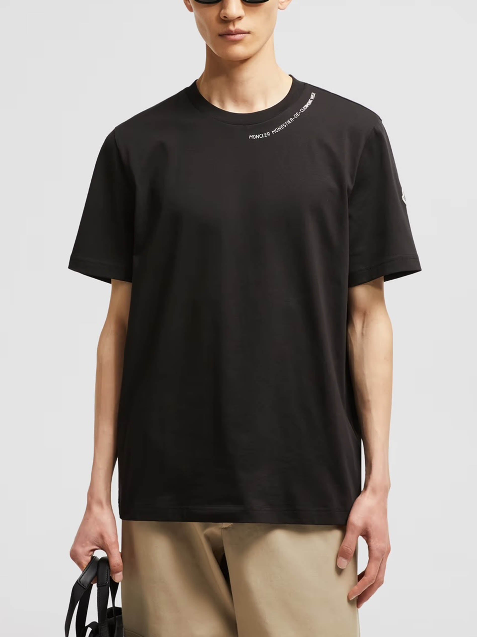 MONCLER - T-Shirt mit Logo-Details für Herren in Schwarz - Black