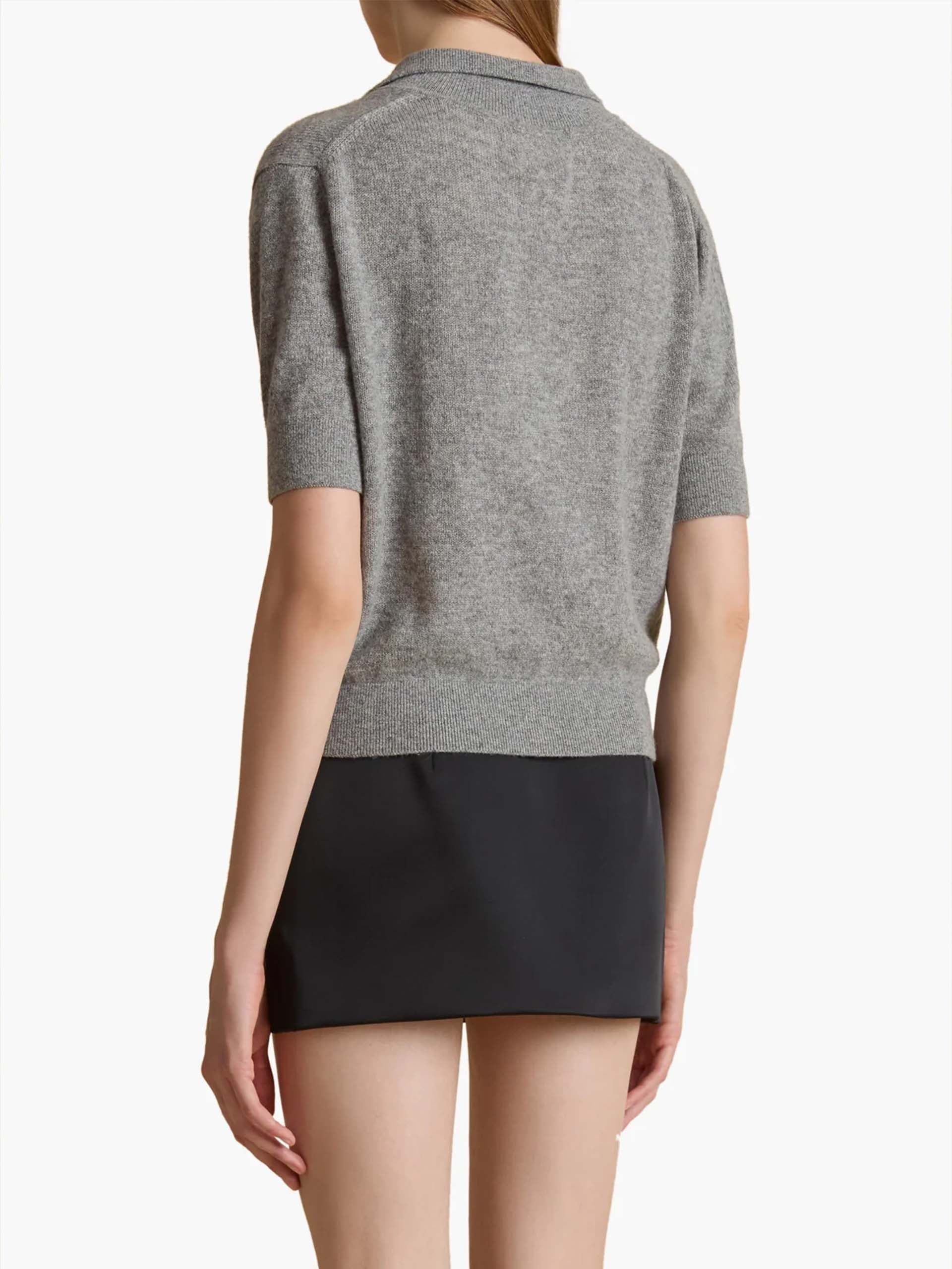 KHAITE - Kurzarm-Pullover Shrunken Jo für Damen in Warm Grau - Warm gray