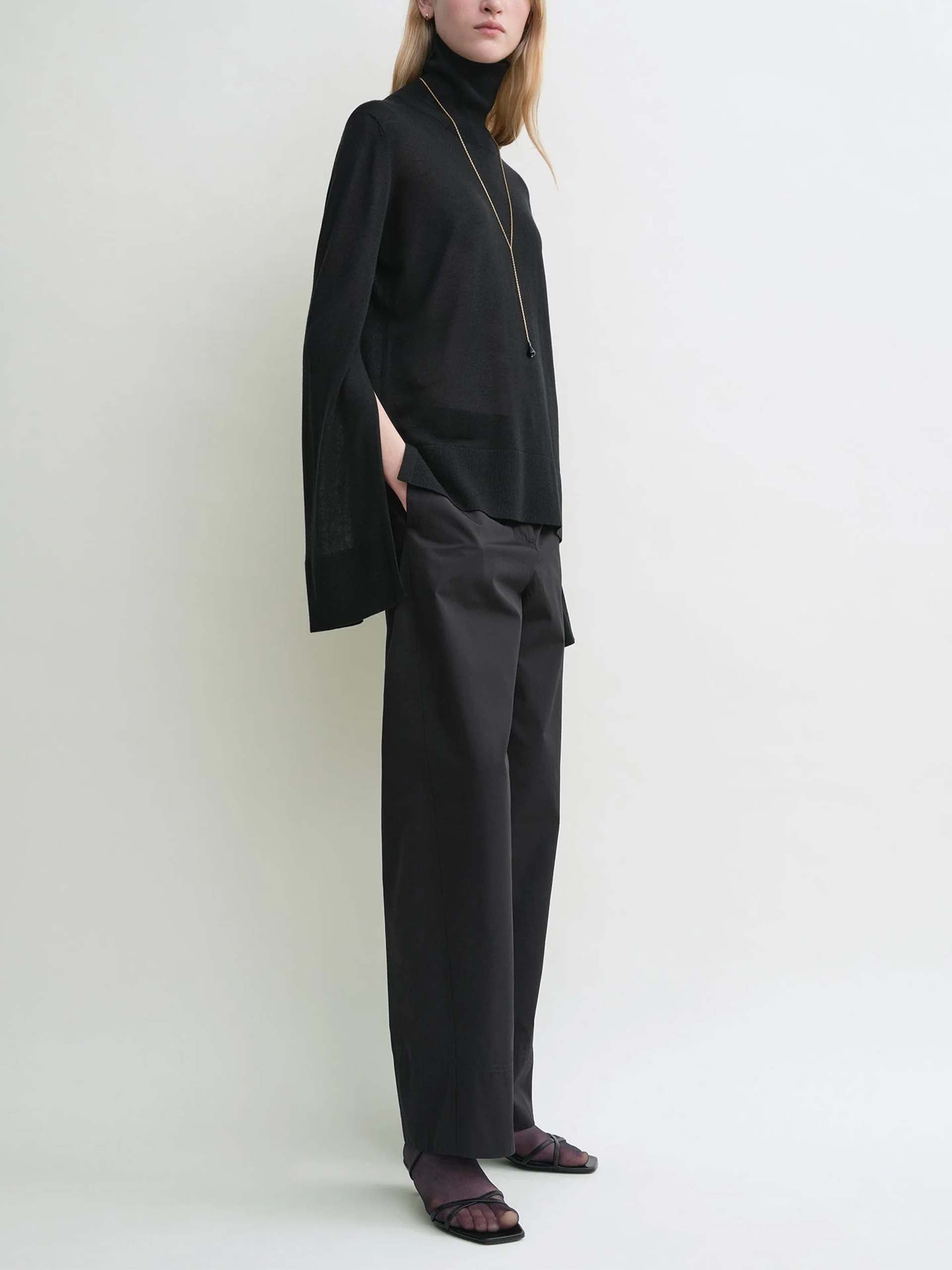TOTEME - Rollkragenpullover mit Schlitzen für Damen in Schwarz - Black