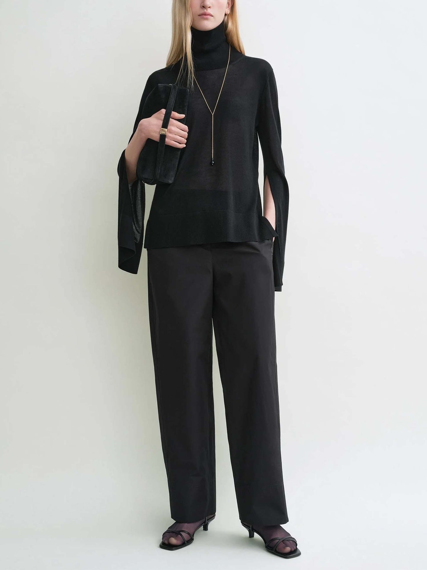 TOTEME - Rollkragenpullover mit Schlitzen für Damen in Schwarz - Black