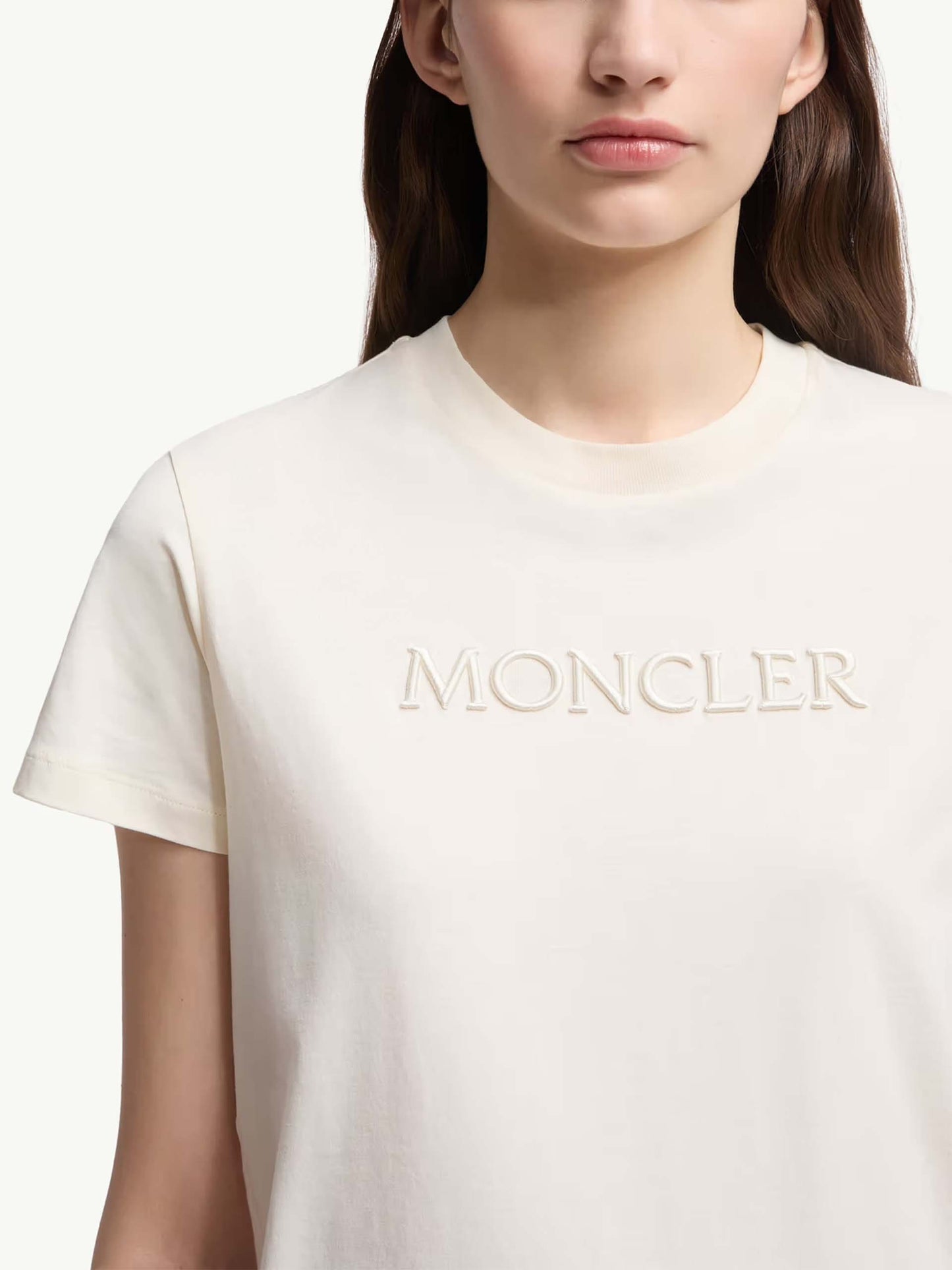MONCLER - T-Shirt mit Logo-Stickerei für Damen in Cremeweiß - Cream white