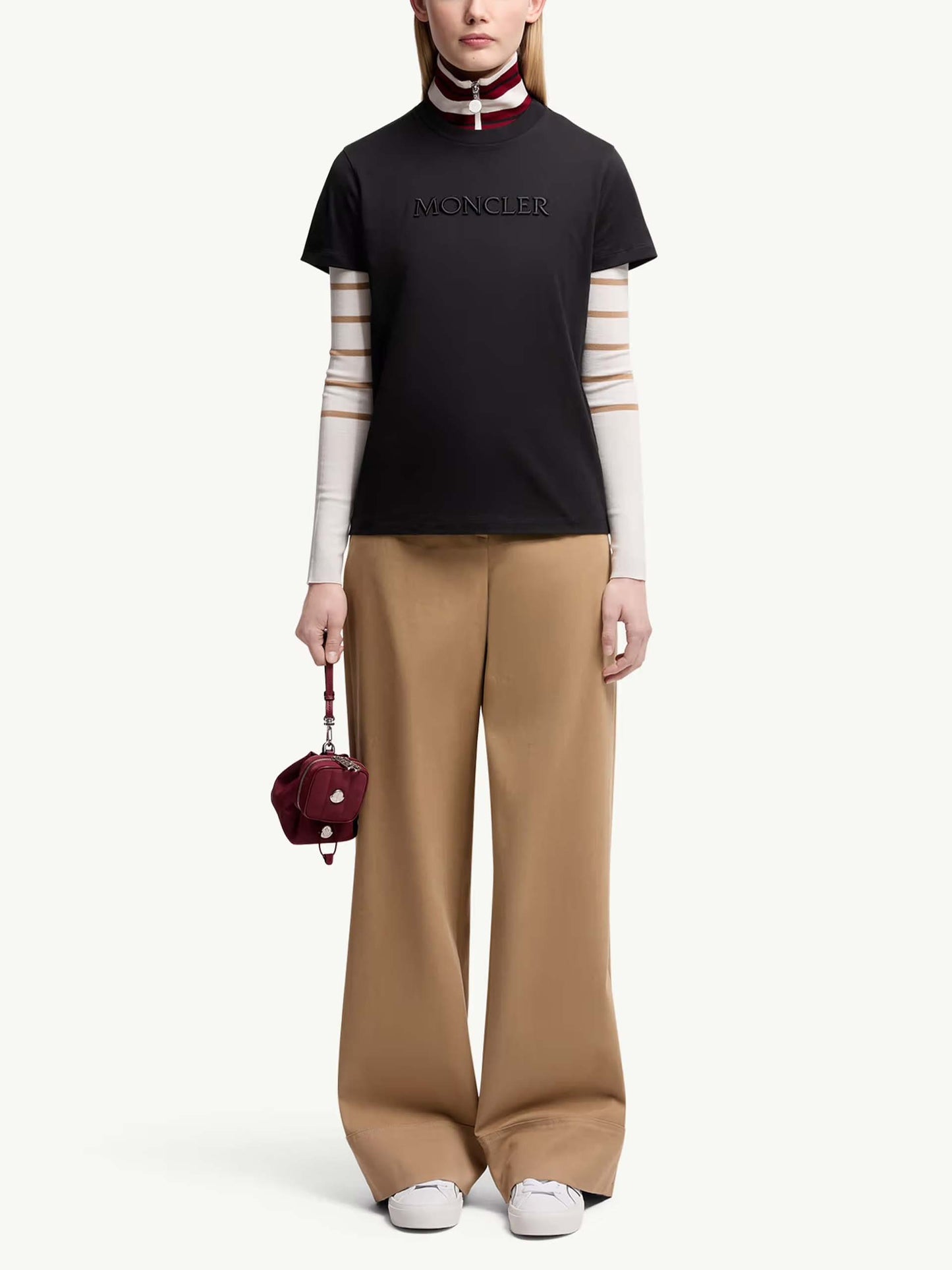 MONCLER - T-Shirt mit Logo-Stickerei für Damen in Schwarz - Black