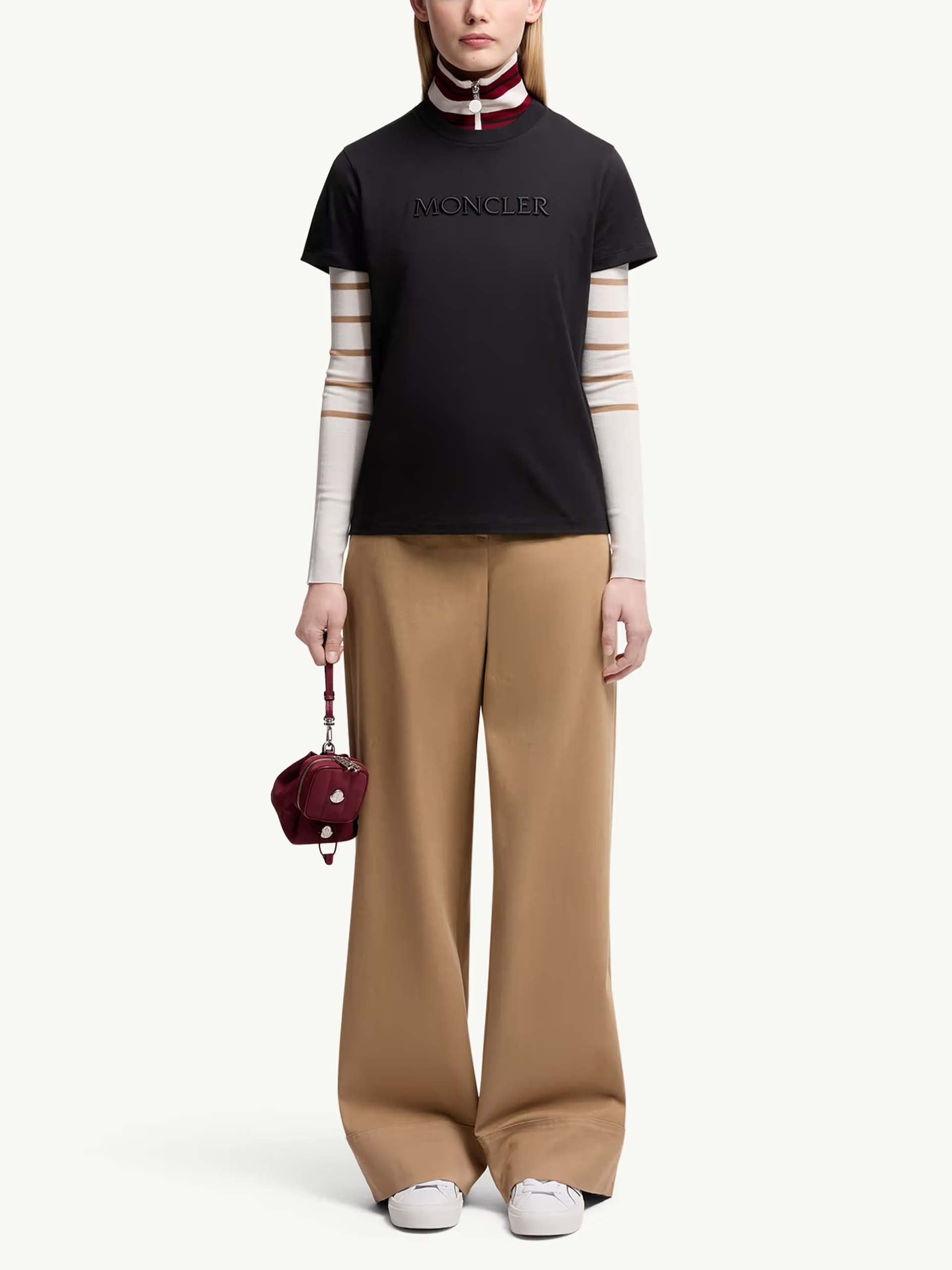 MONCLER - T-Shirt mit Logo-Stickerei für Damen in Schwarz - Black