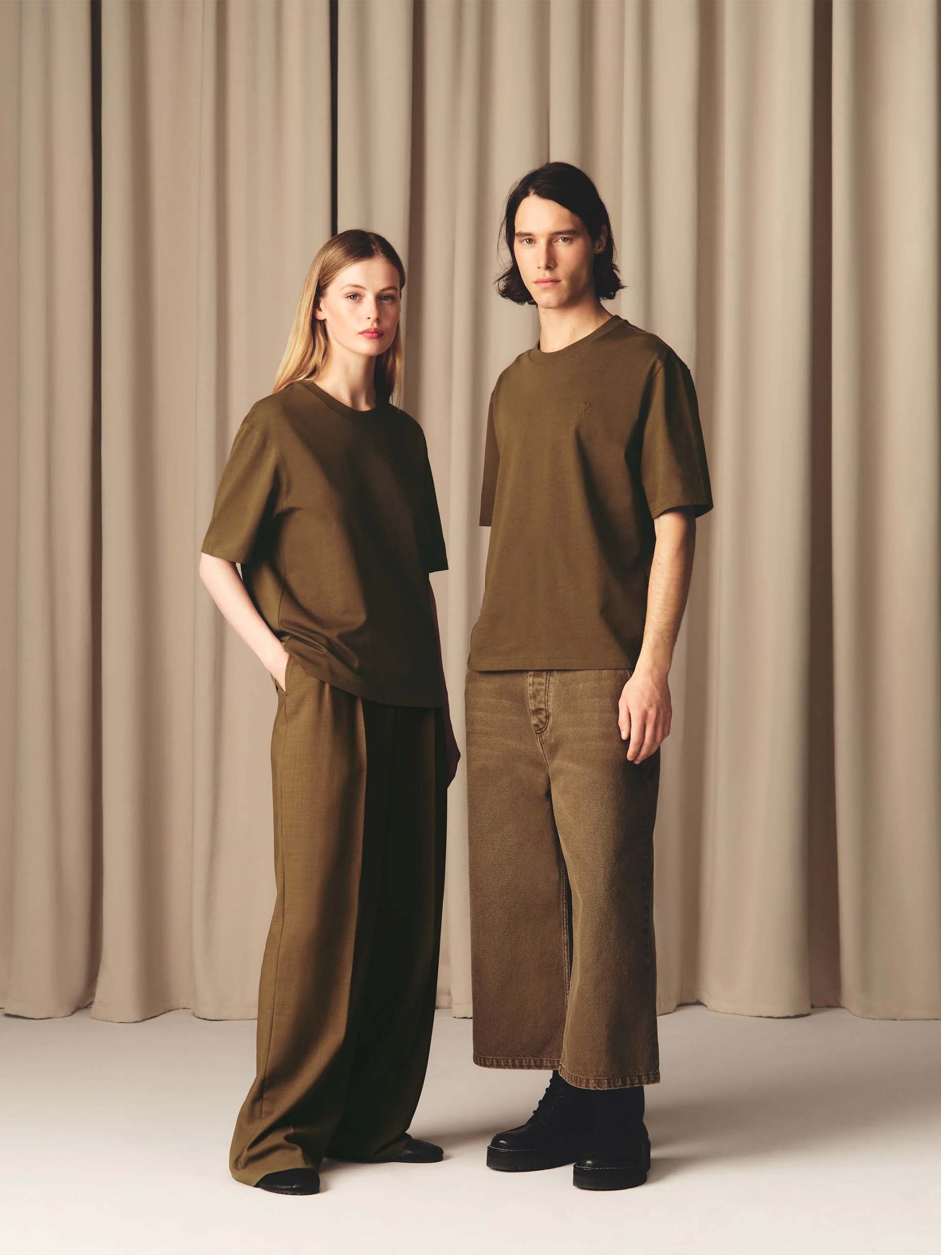 AMI PARIS - Oversized-T-Shirt aus Baumwolle mit Logo in Braun - Brown