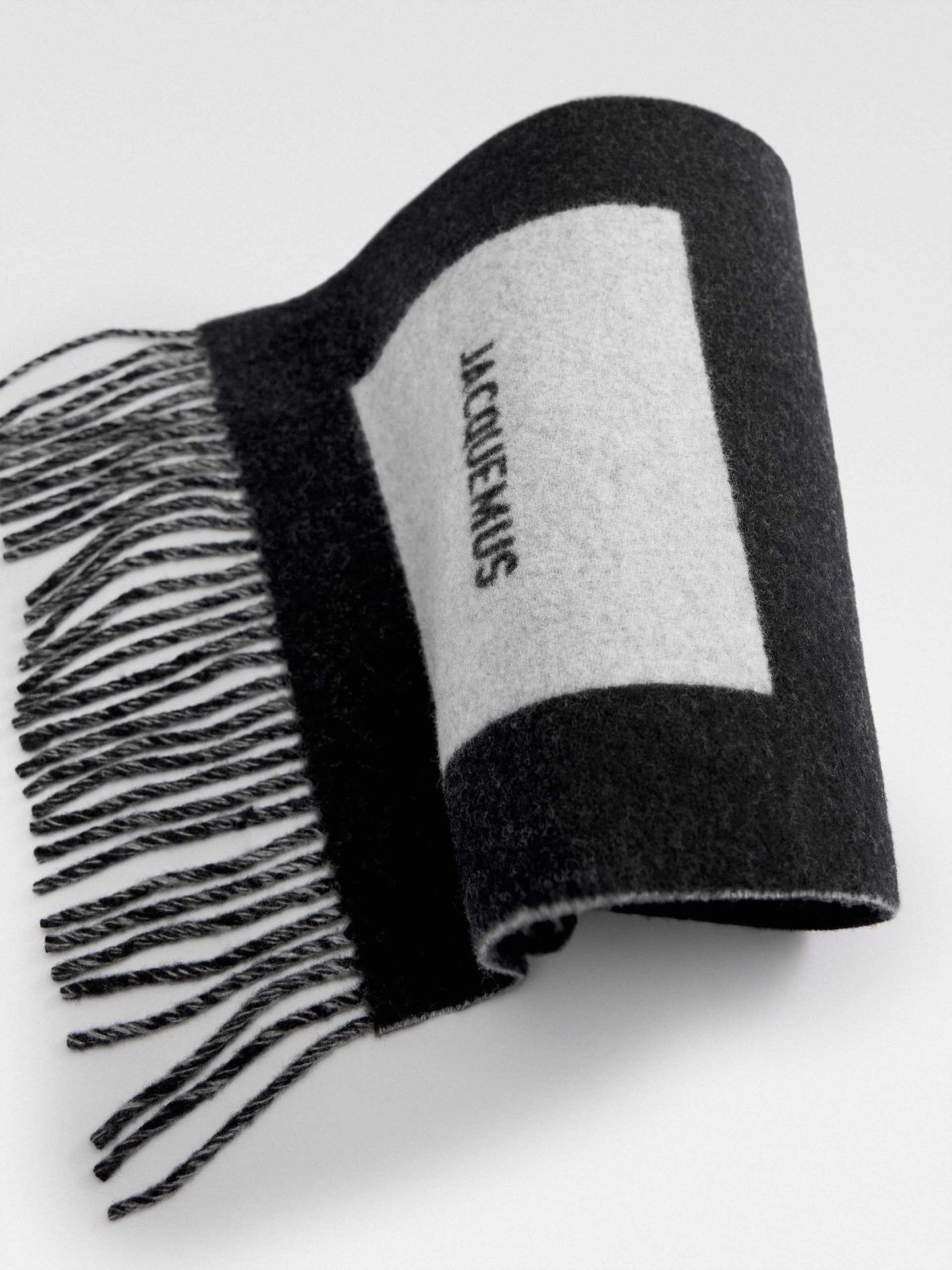 JACQUEMUS - Rond Carré Schal mit Logo aus Schurwolle in Schwarz - Black