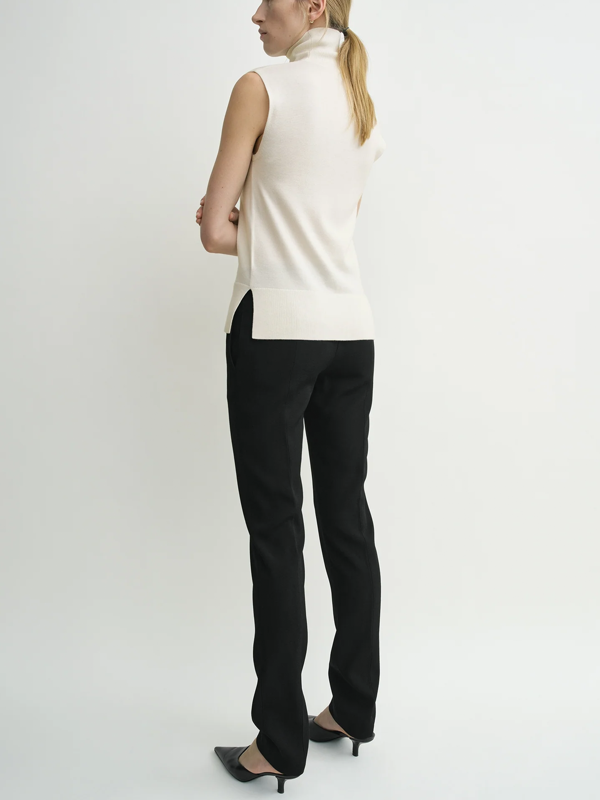 TOTEME - Ärmelloser Rollkragenpullover für Damen in Ecru