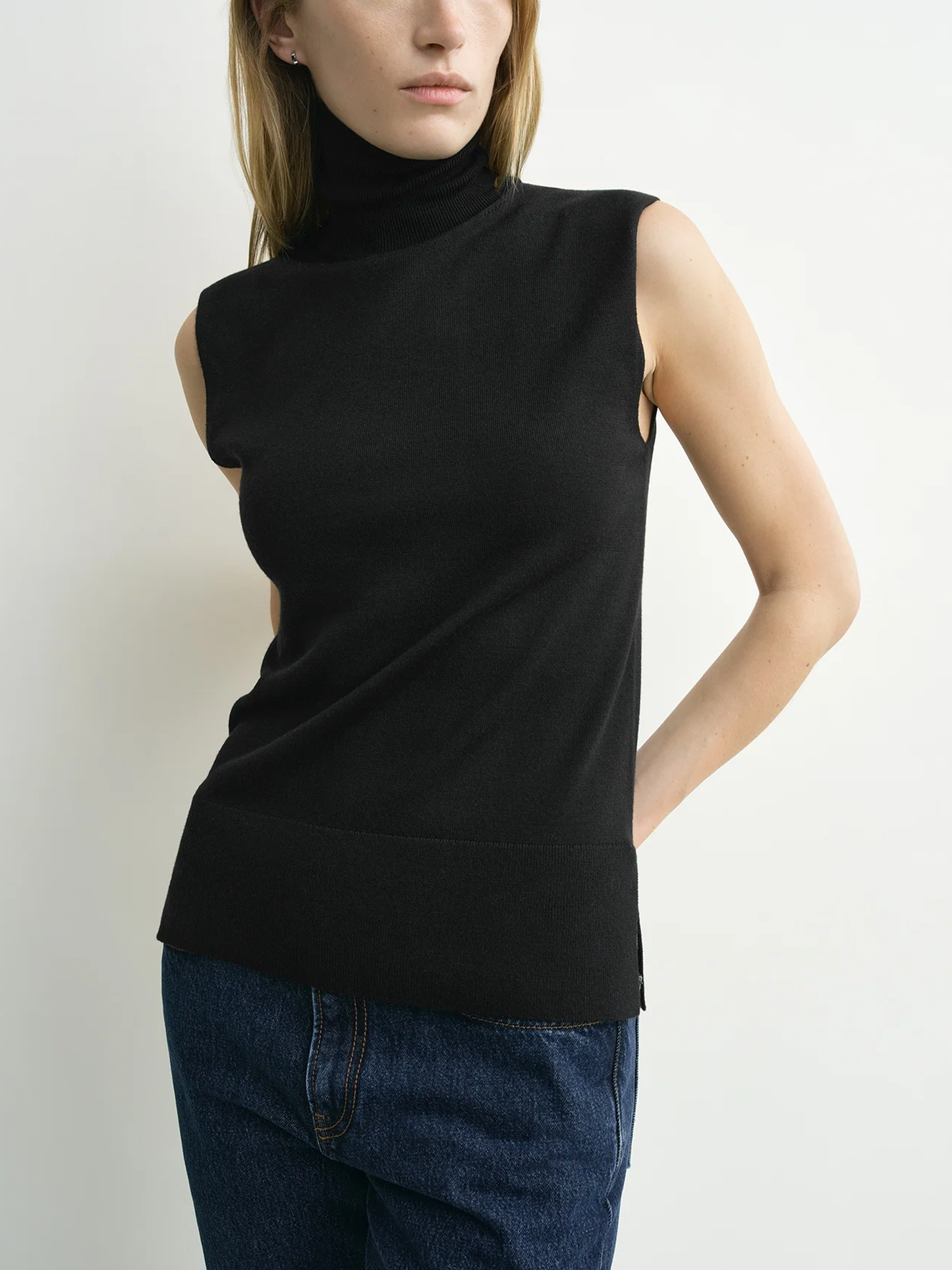 TOTEME - Ärmelloser Rollkragenpullover für Damen in Schwarz - Black