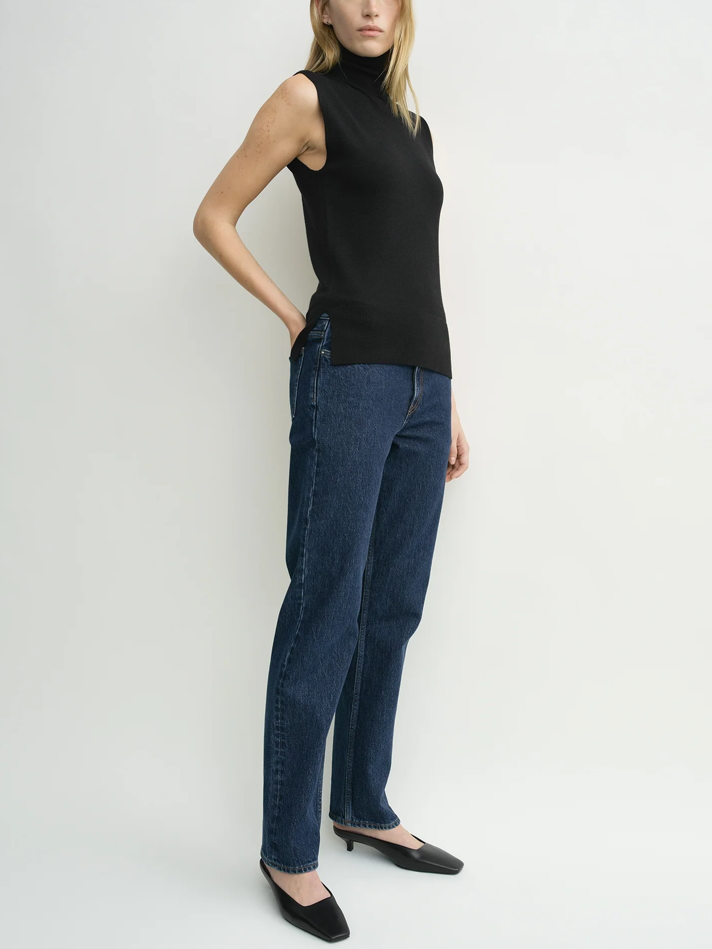 TOTEME - Ärmelloser Rollkragenpullover für Damen in Schwarz - Black
