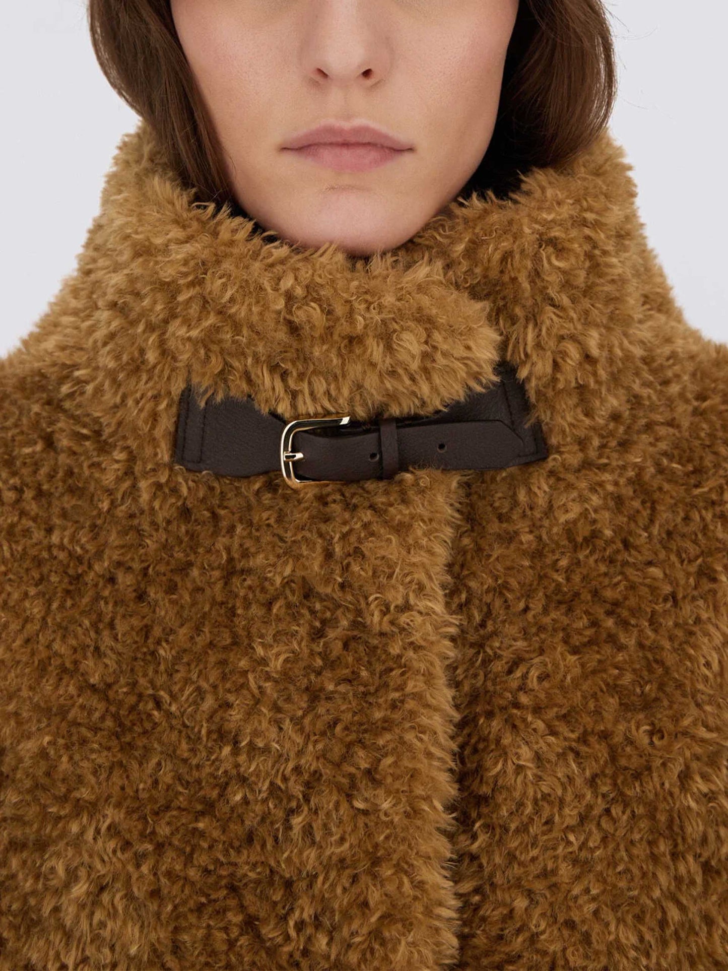 HERNO - Cape aus Faux-Shearling für Damen in Camel Beige