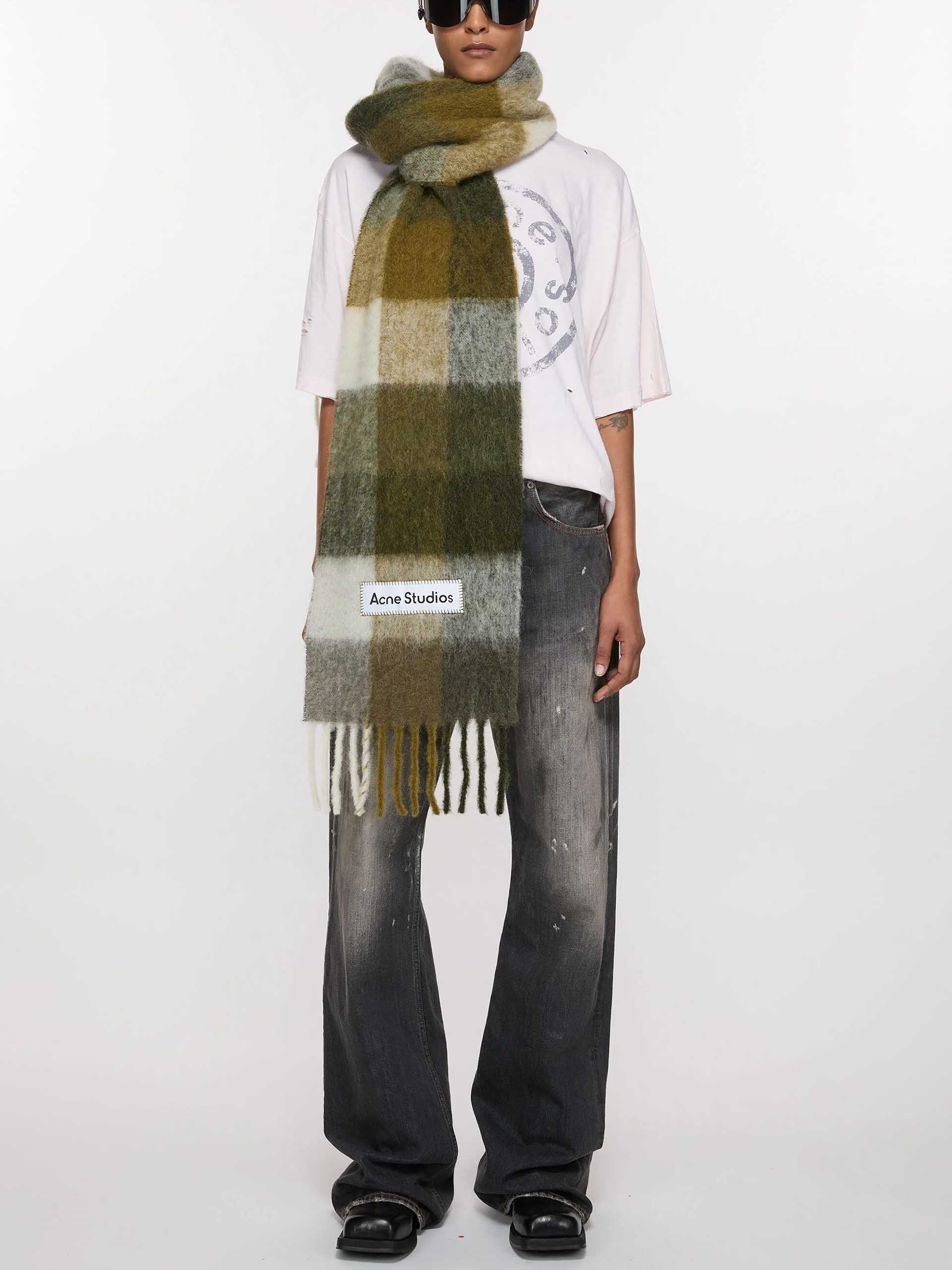 ACNE STUDIOS - Karierter Schal mit Logo-Patch in Taupe / Grün / Schwarz - Taupe / Green / Black