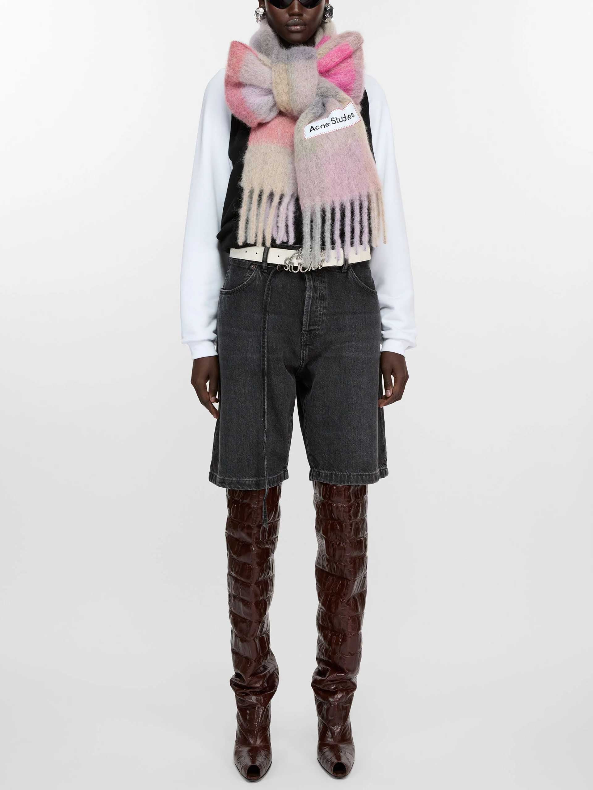 ACNE STUDIOS - Karierter Schal mit Logo-Patch in Rosa / Fuchsia - Pink / Fuchsia