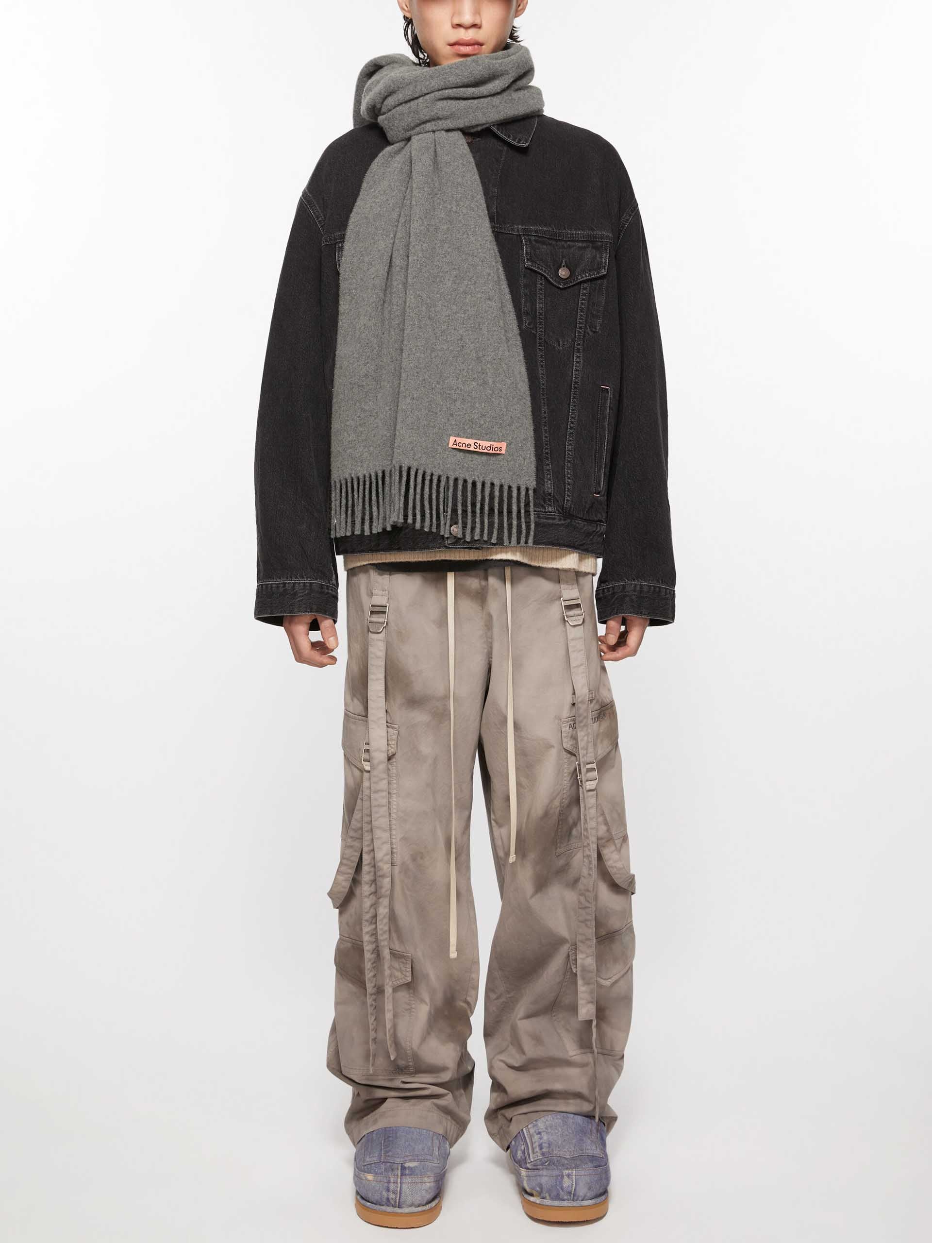 ACNE STUDIOS - Schal aus Wolle mit Logo-Detail in Grau Melange - Grey Melange