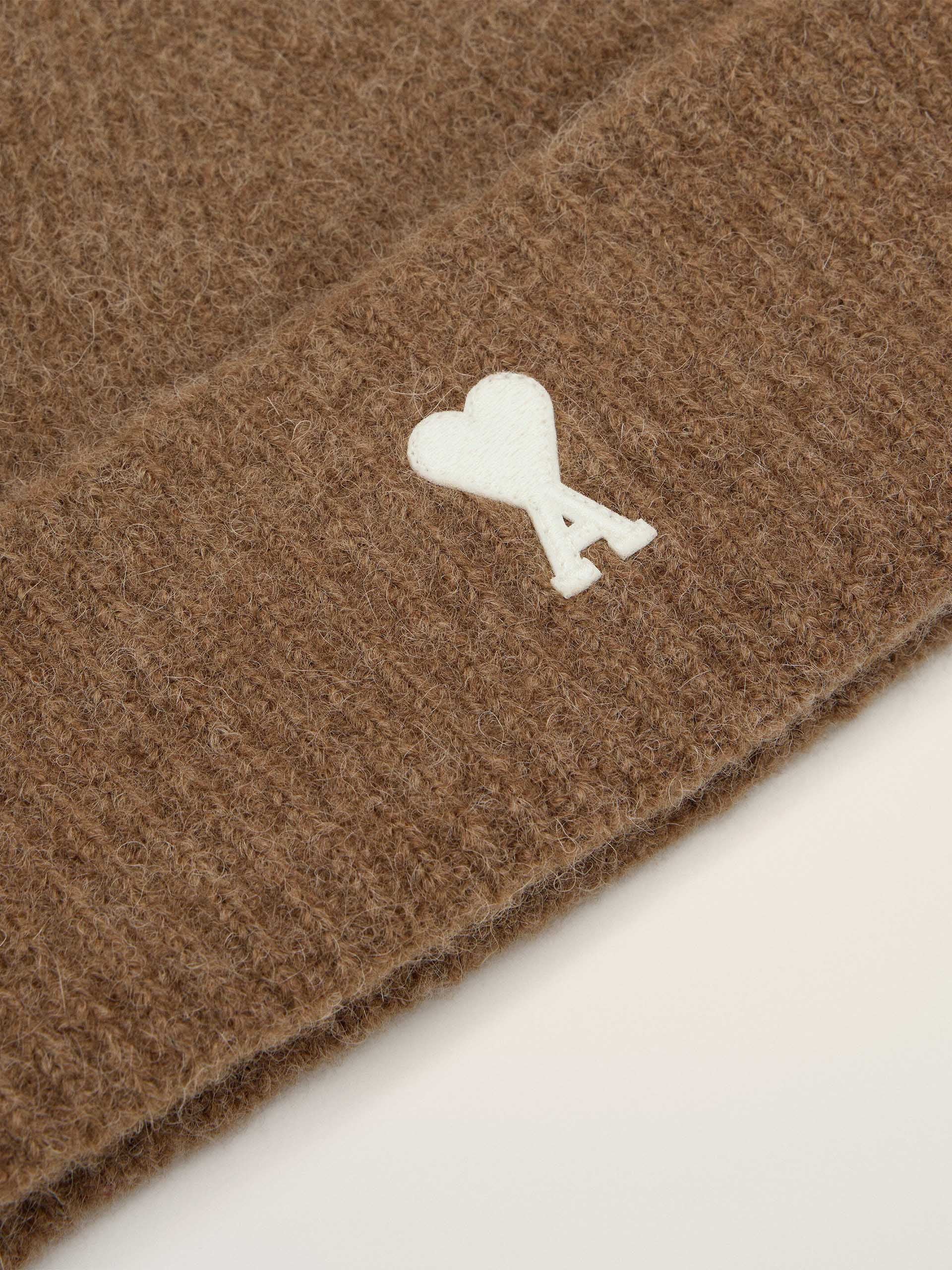 AMI PARIS - Ami De Coeur Mütze aus Alpakastrick in Braun / Off-White - Brown / Off-White