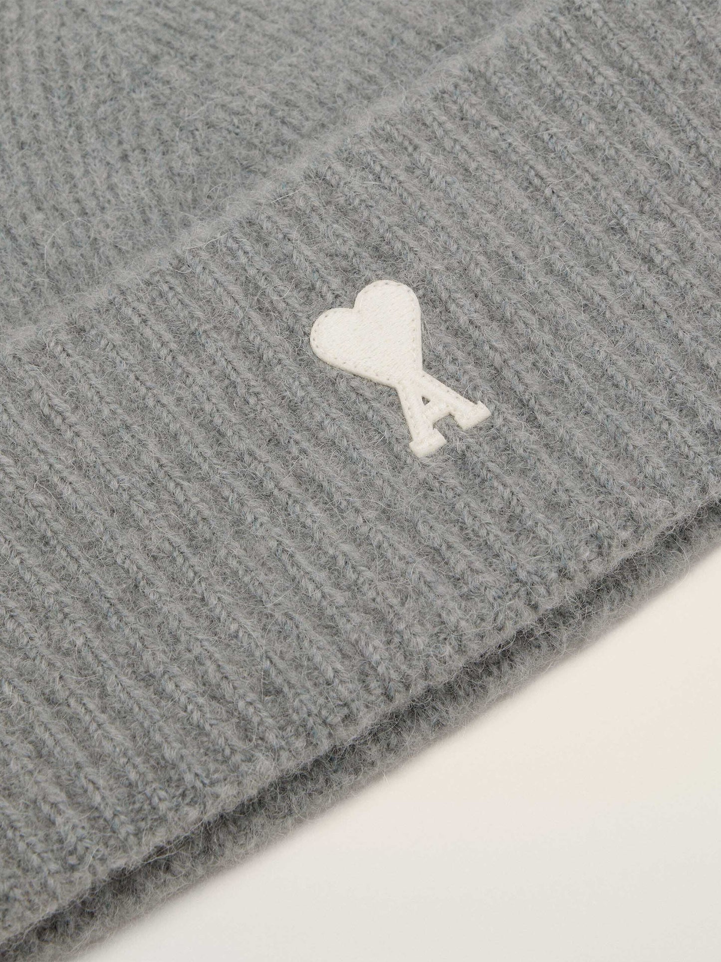 AMI PARIS - Ami De Coeur Mütze aus Alpakastrick in Grau / Off-White - Grey / Off-White