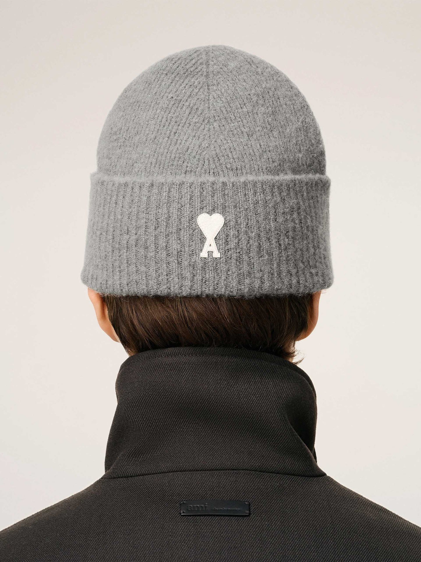 AMI PARIS - Ami De Coeur Mütze aus Alpakastrick in Grau / Off-White - Grey / Off-White