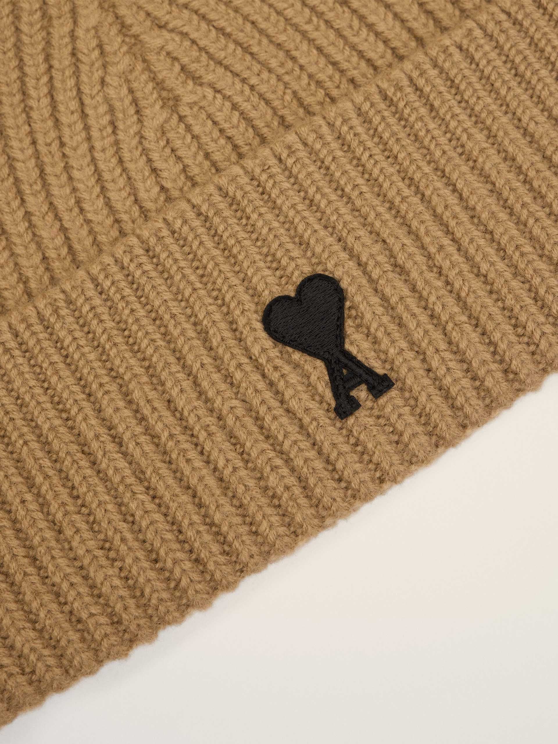 AMI PARIS - Ami De Coeur Mütze aus Merinowolle in Camel / Schwarz - Camel / Black