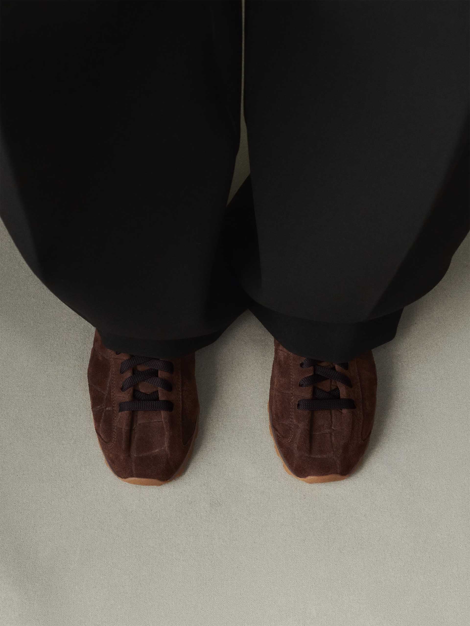 JACQUEMUS - Sneakers Tennis aus Veloursleder für Damen in Dunkelbraun