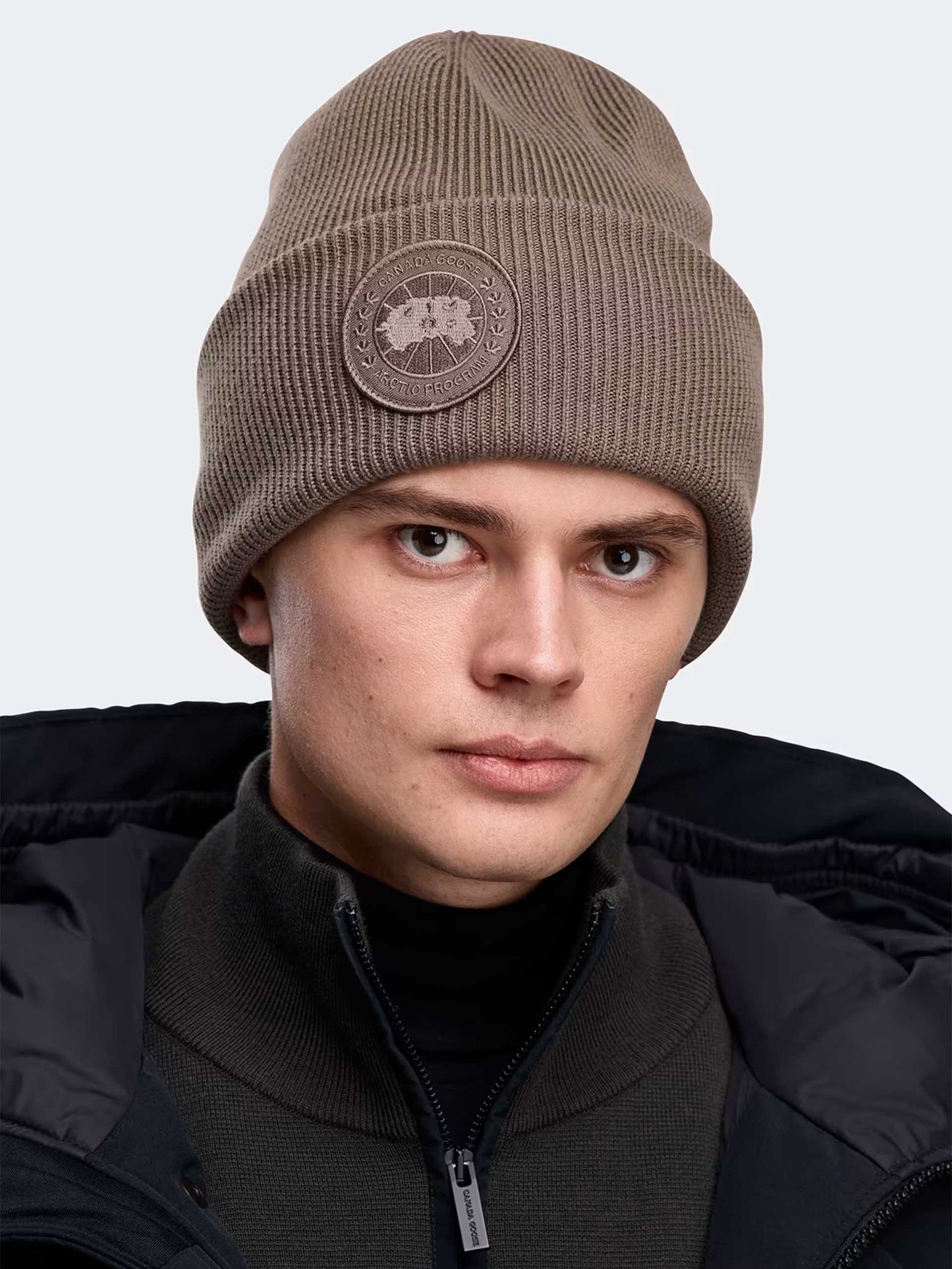 CANADA GOOSE - Arctic Mütze mit Logo-Patch in Taupe-Braun - Taupe-Brown