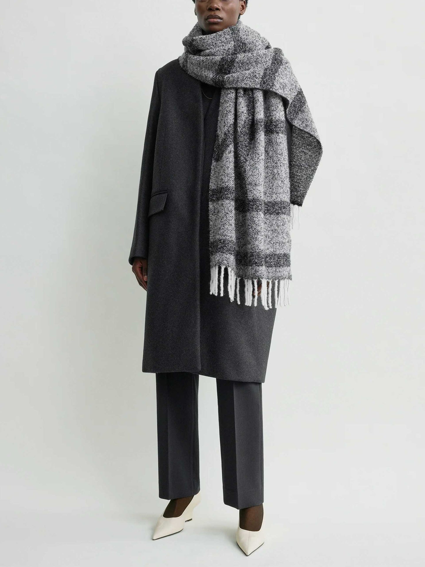 TOTEME - Schal mit Monogramm-Logo für Damen in Schwarz / Weiß - Black / White