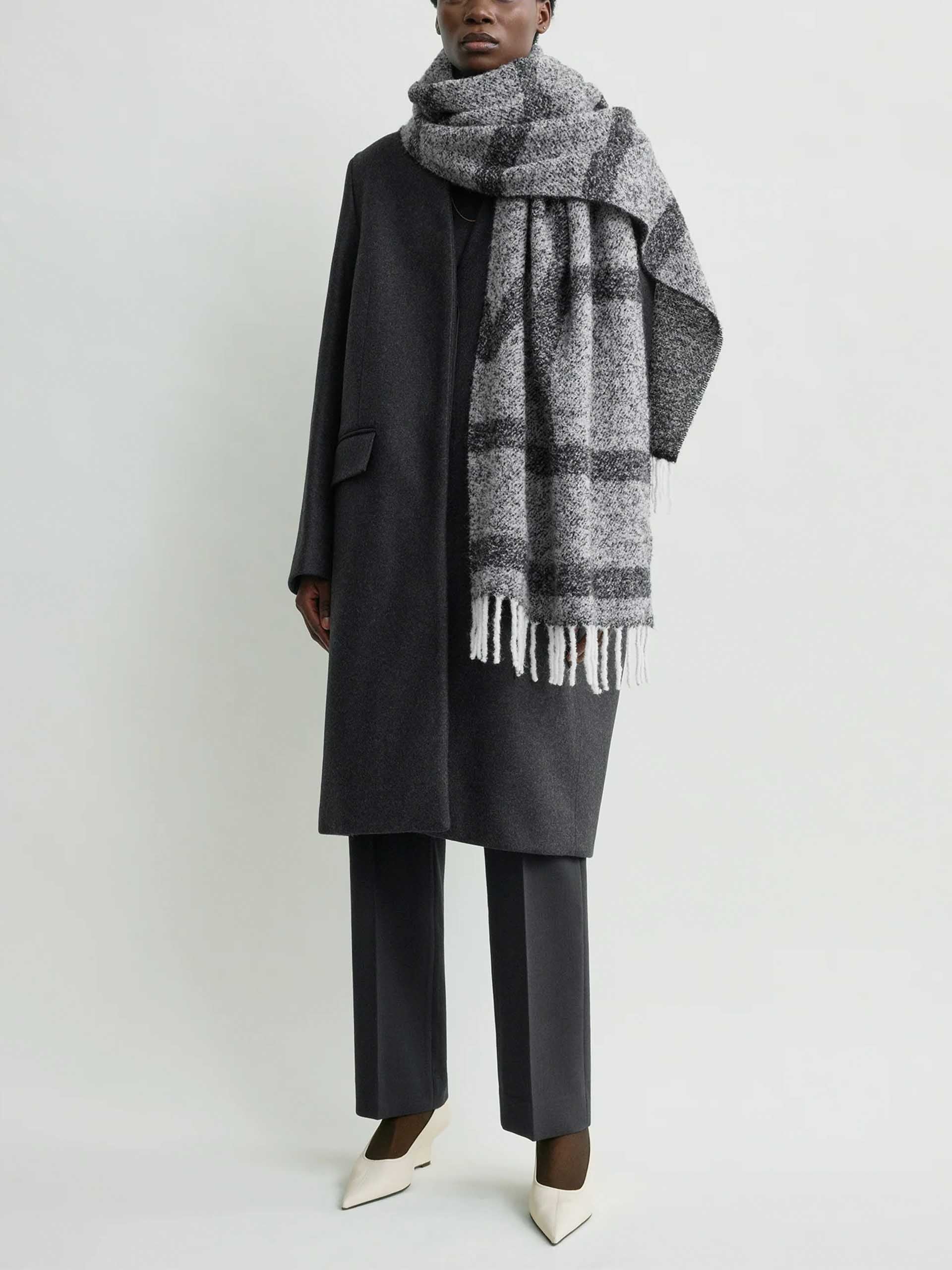 TOTEME - Schal mit Monogramm-Logo für Damen in Schwarz / Weiß - Black / White