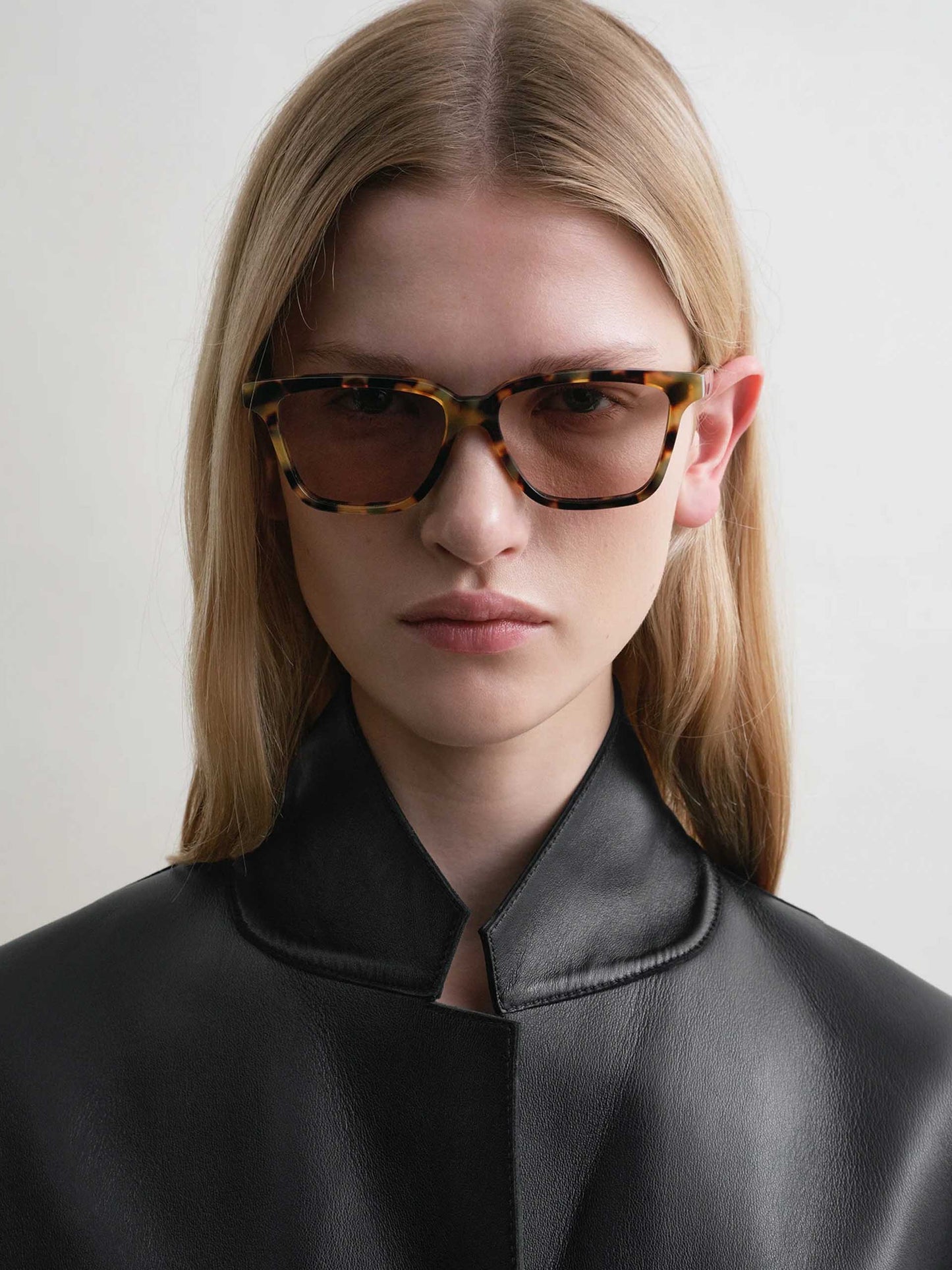 TOTEME - Sonnenbrille in Schildpatt-Optik