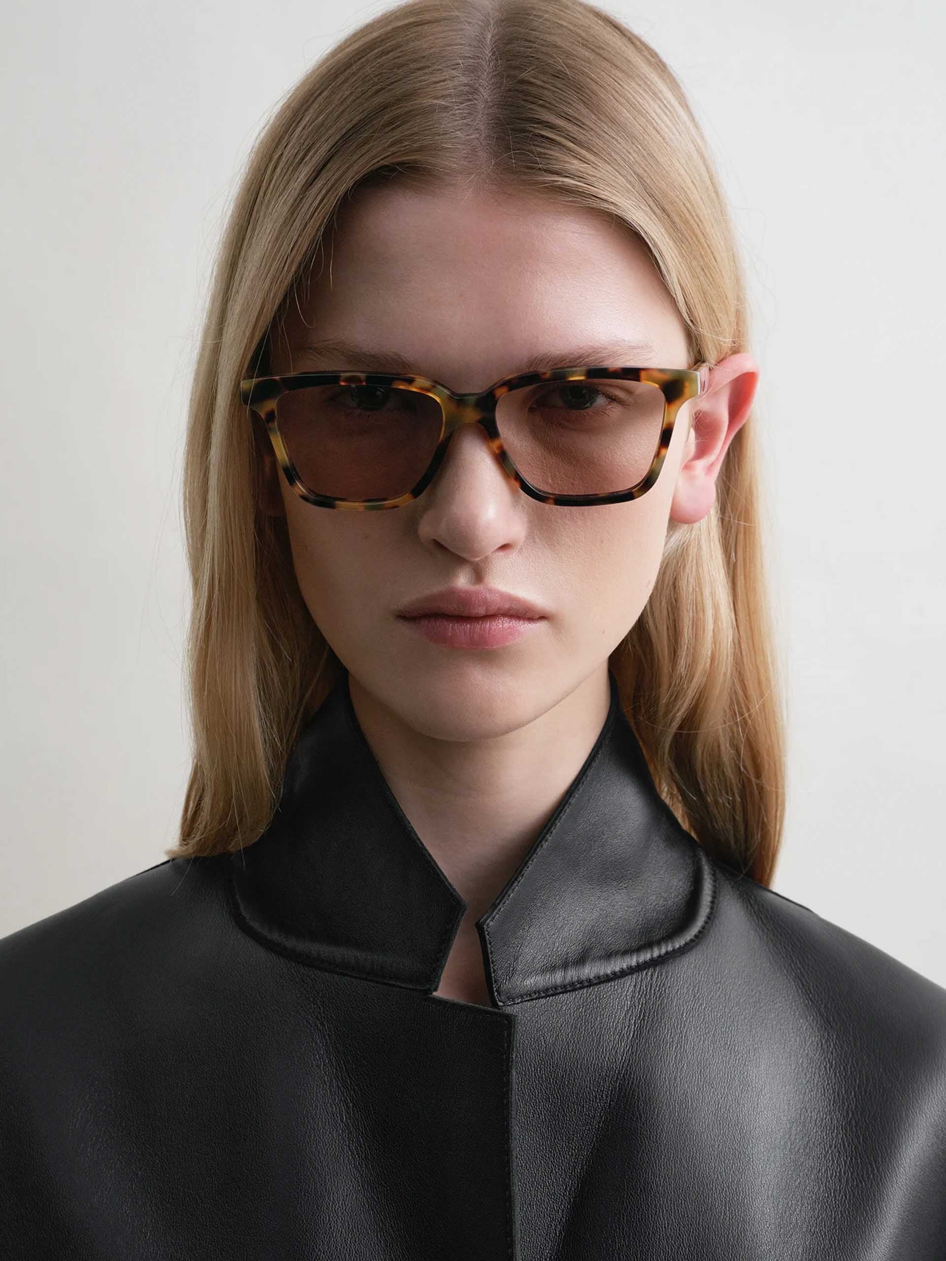 TOTEME - Sonnenbrille in Schildpatt-Optik