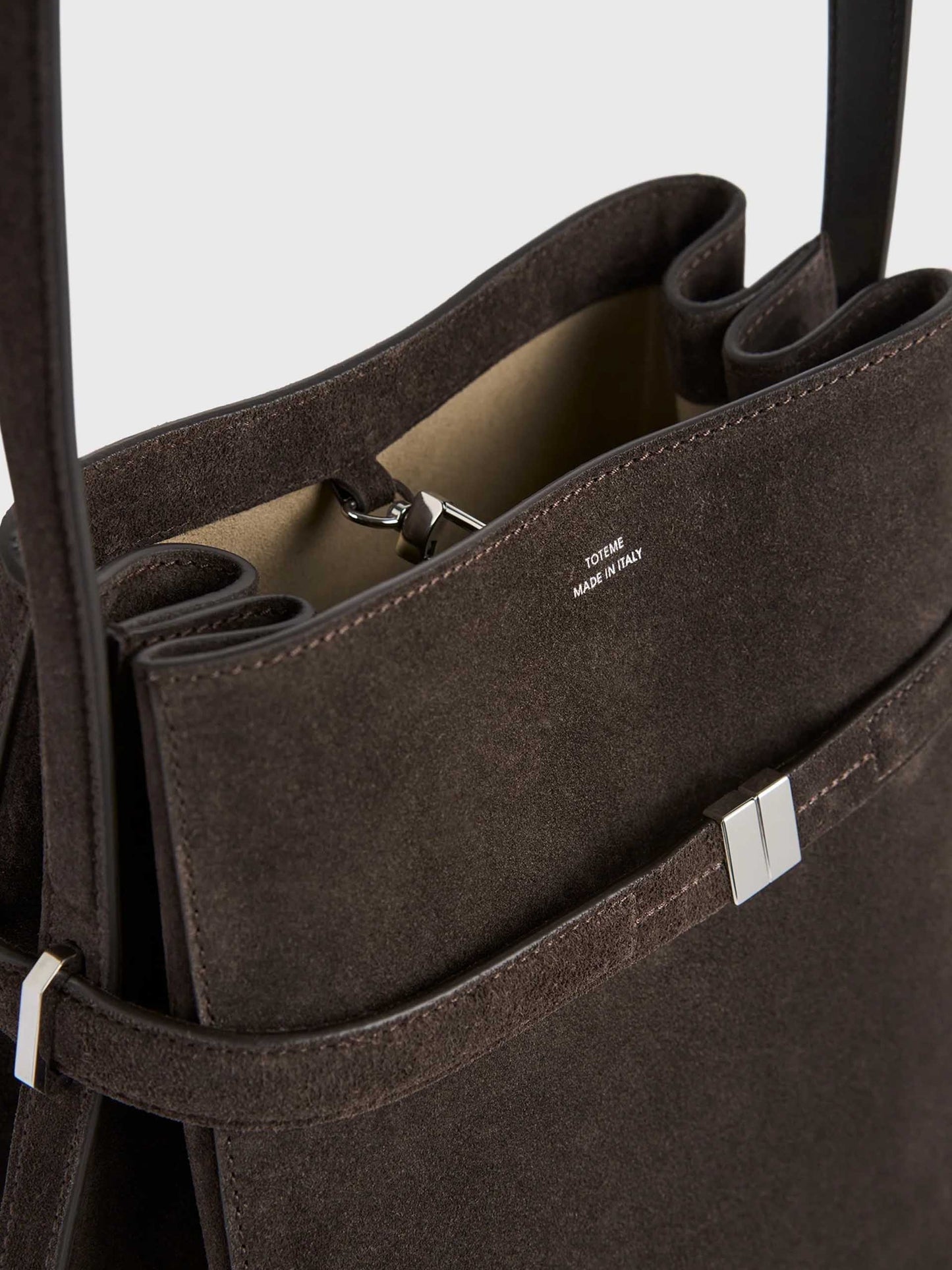 TOTEME - Bucket Bag aus Veloursleder