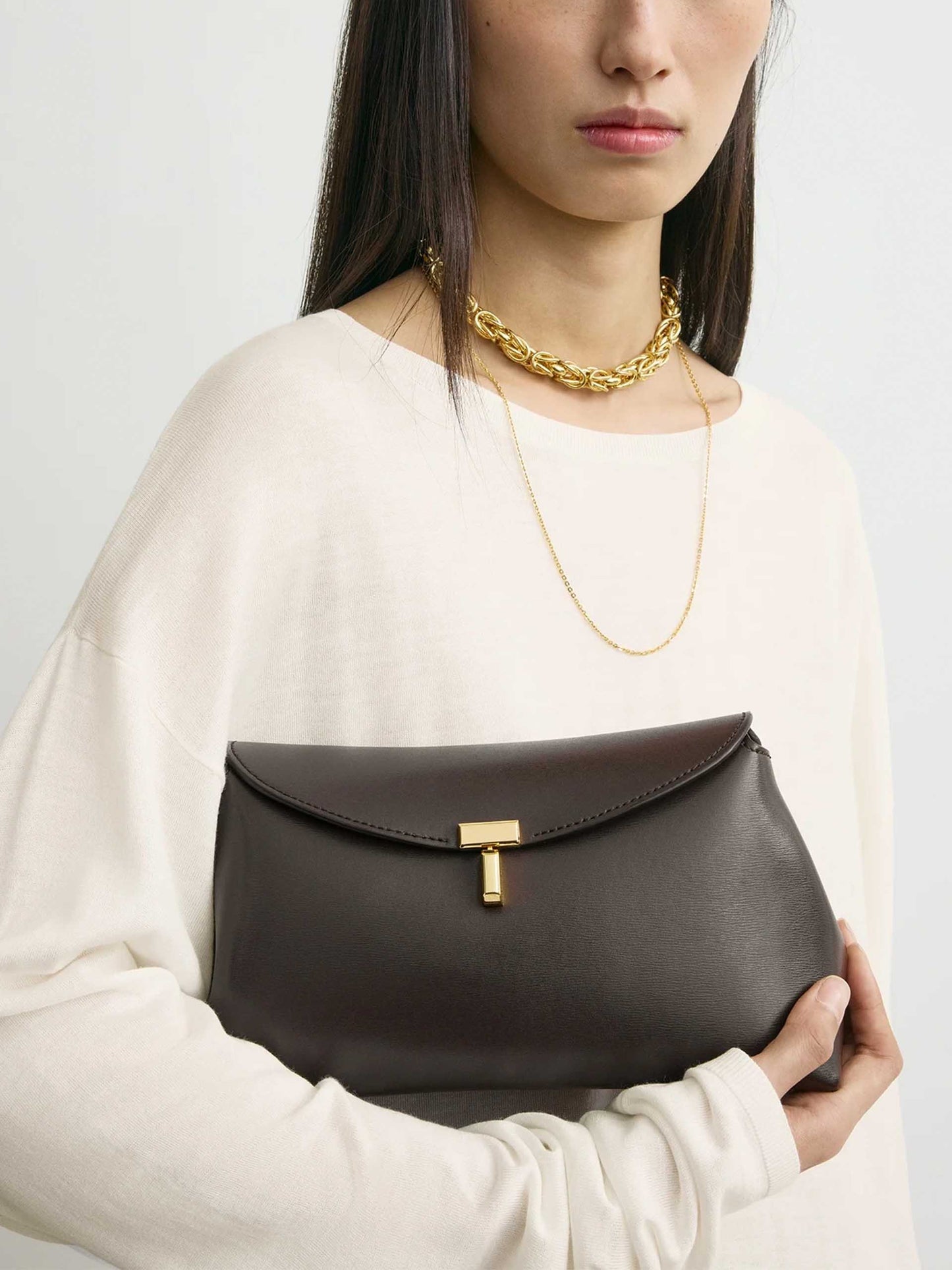 TOTEME - Clutch T-Lock aus Leder