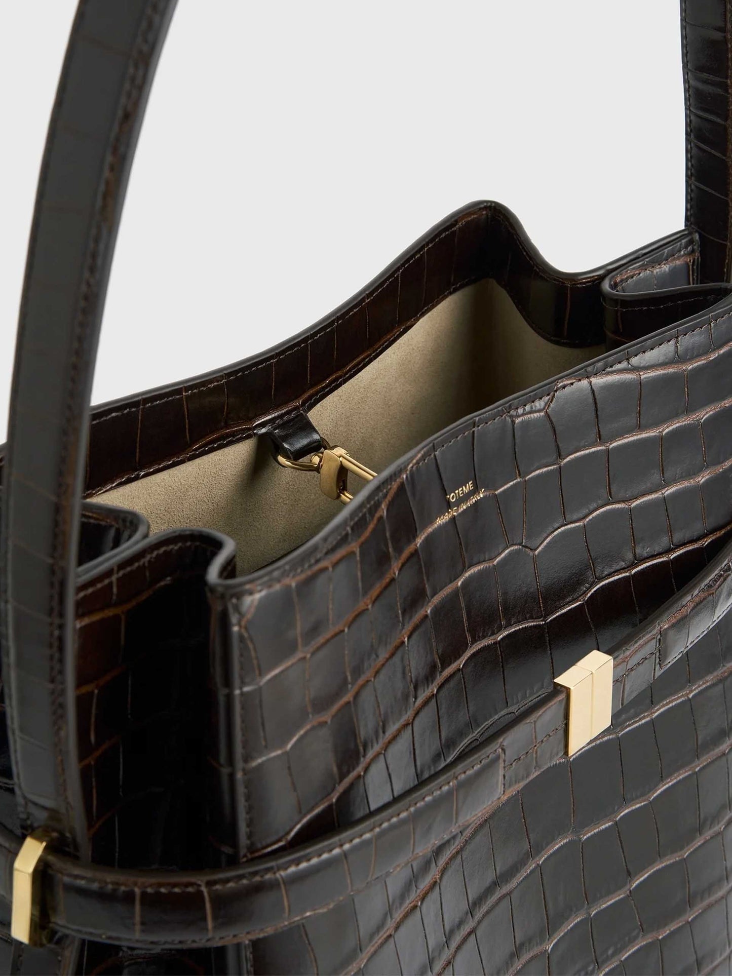 TOTEME - Bucket Bag aus Leder mit Kroko-Prägung