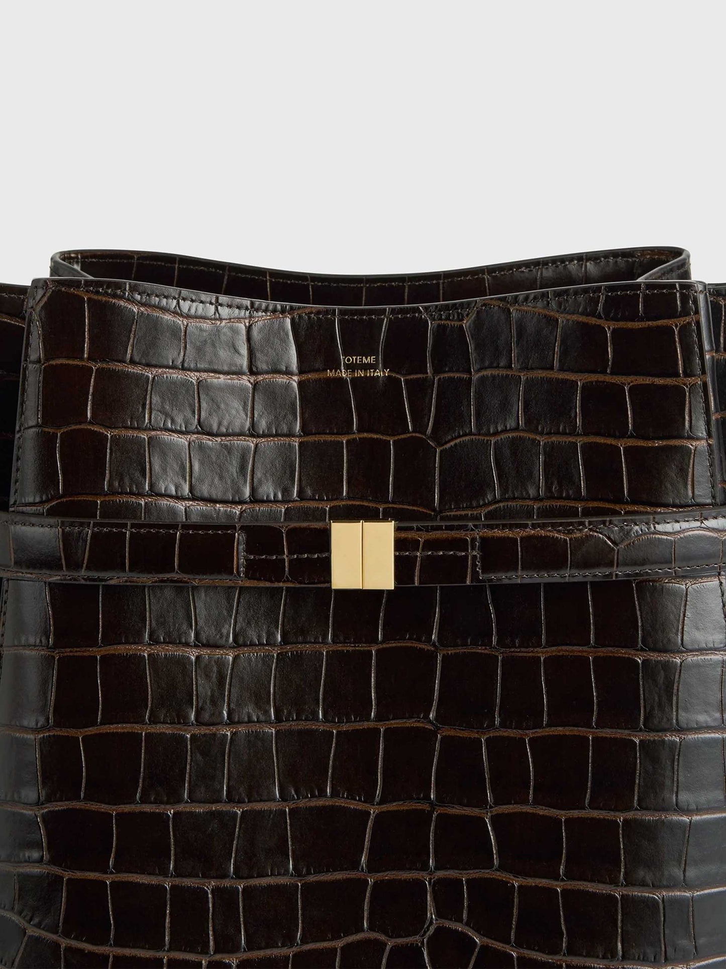 TOTEME - Bucket Bag aus Leder mit Kroko-Prägung