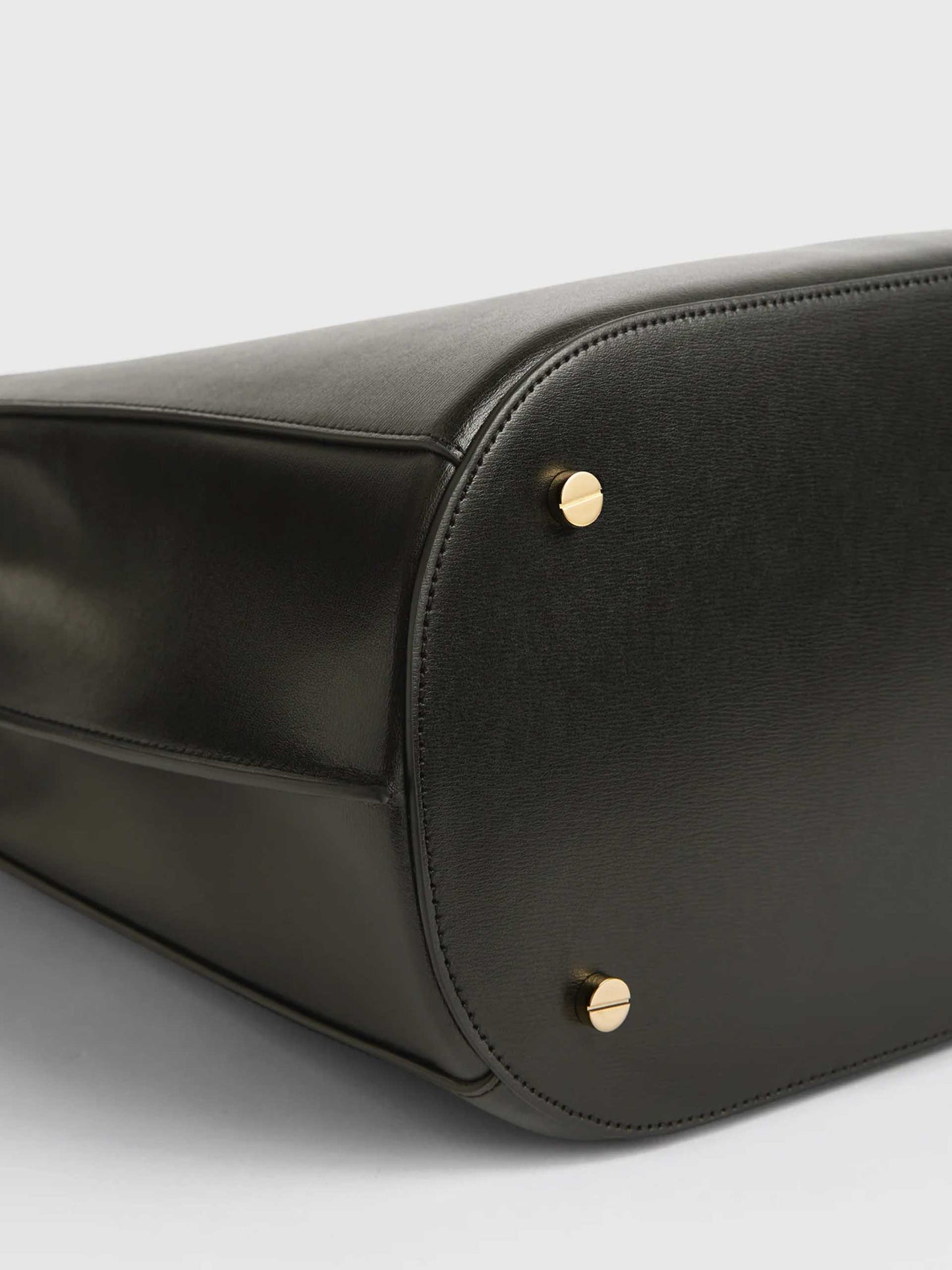 TOTEME - Bucket Bag aus Leder