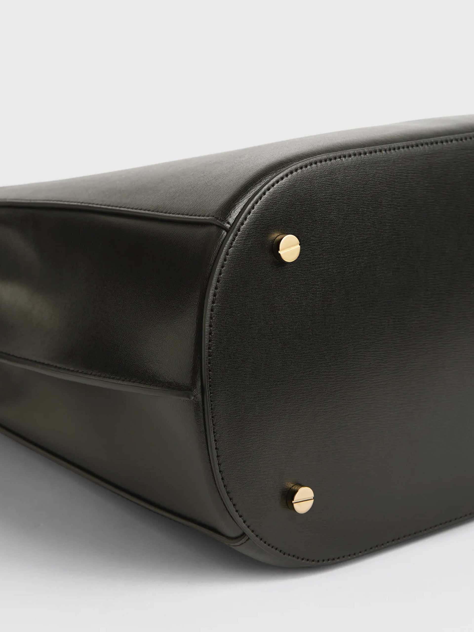 TOTEME - Bucket Bag aus Leder