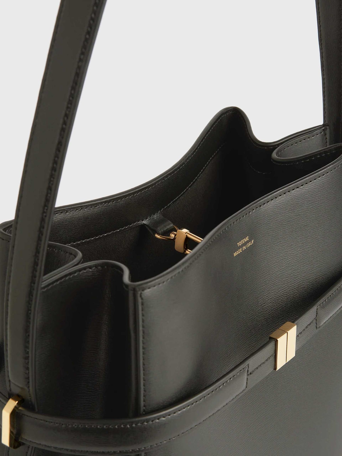 TOTEME - Bucket Bag aus Leder