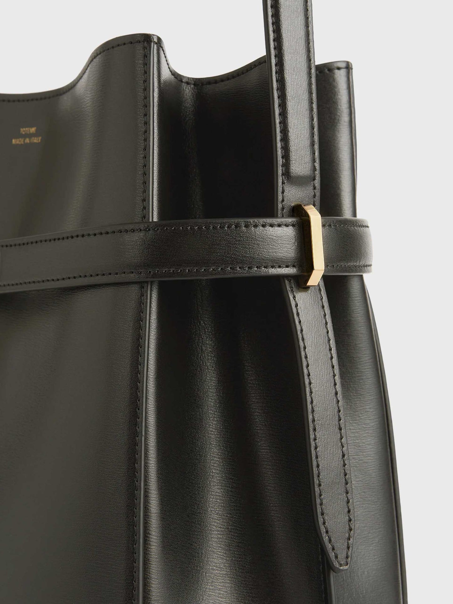 TOTEME - Bucket Bag aus Leder