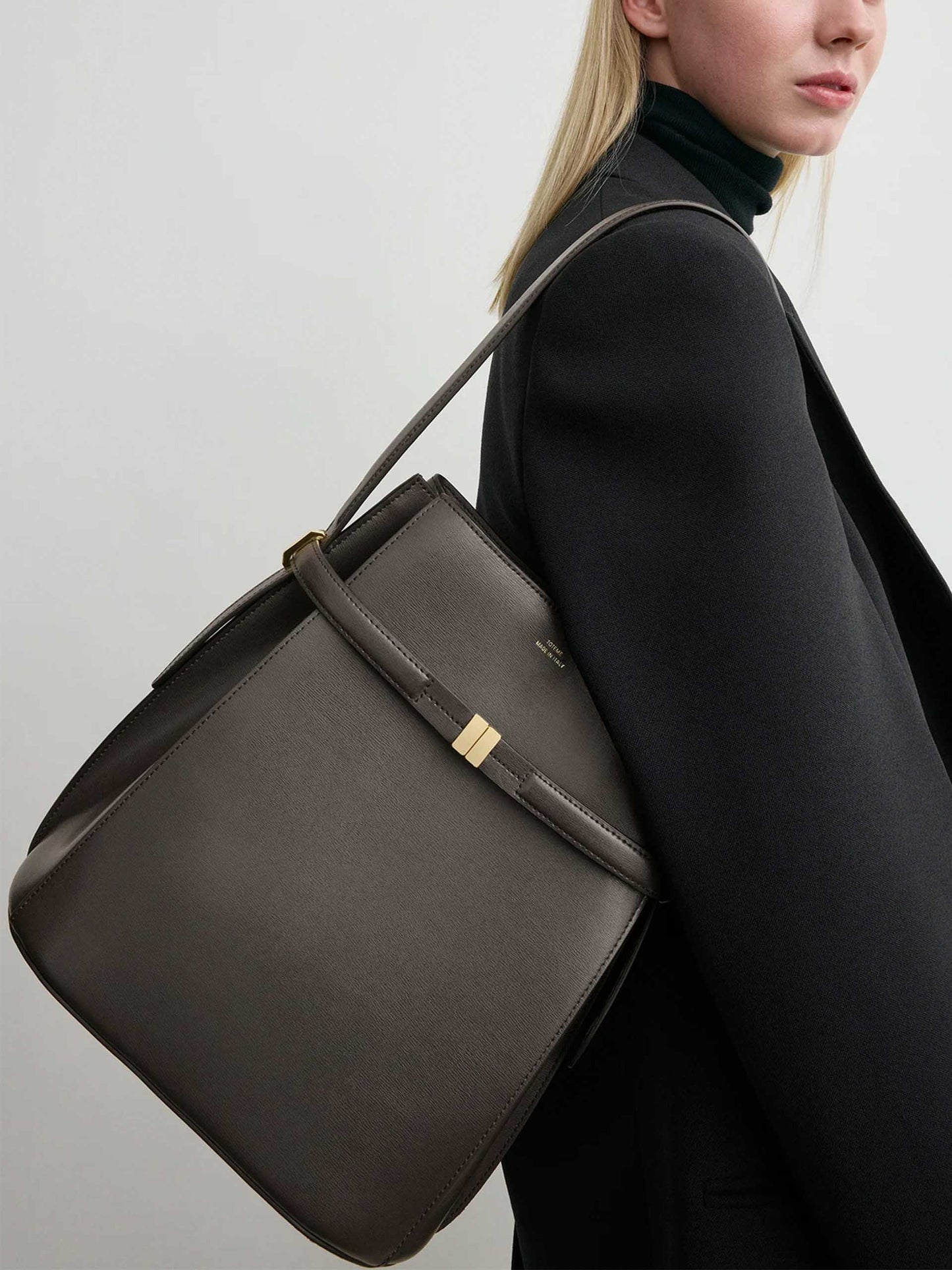 TOTEME - Bucket Bag aus Leder