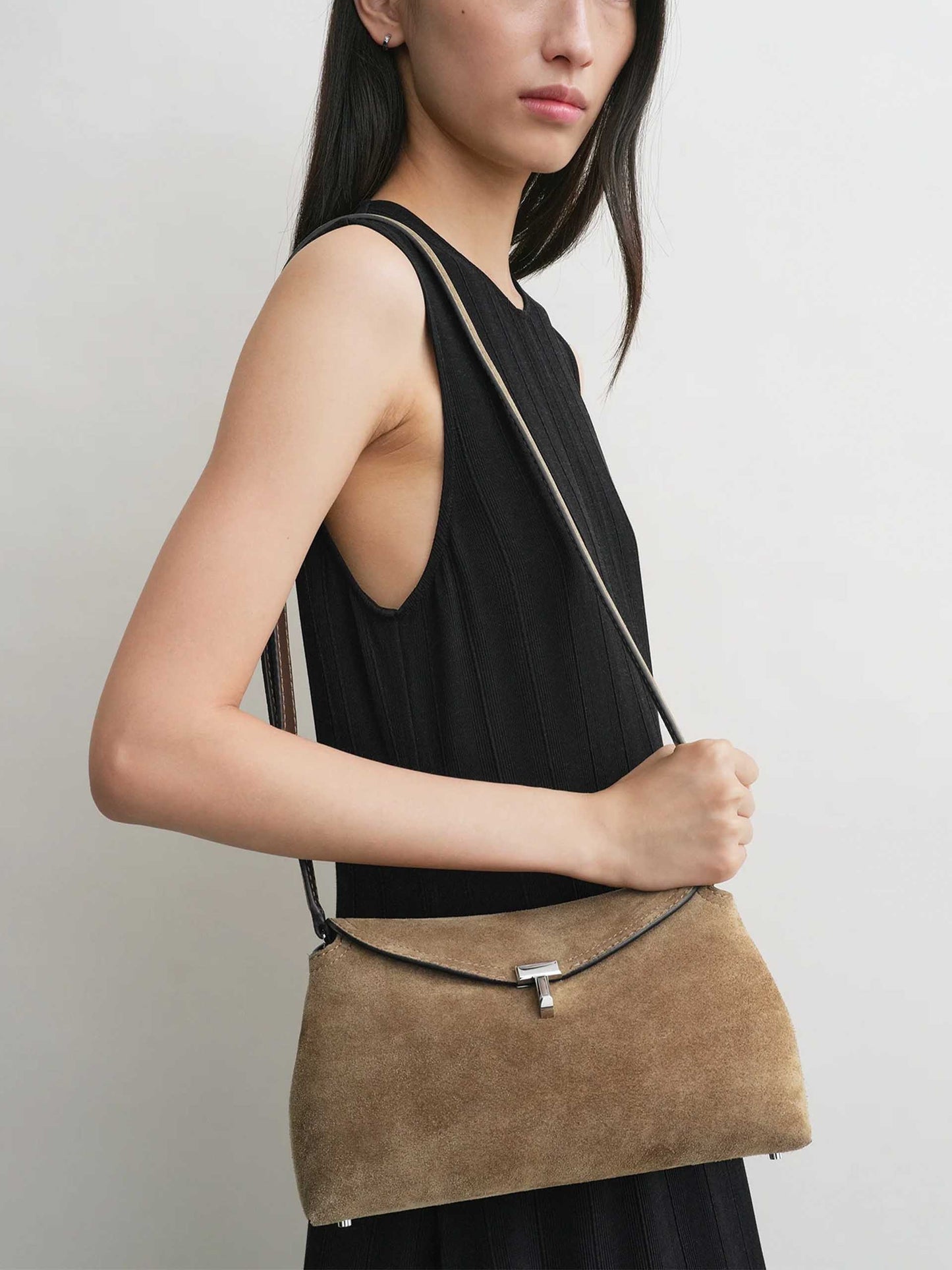 TOTEME - T-Lock Clutch aus Veloursleder