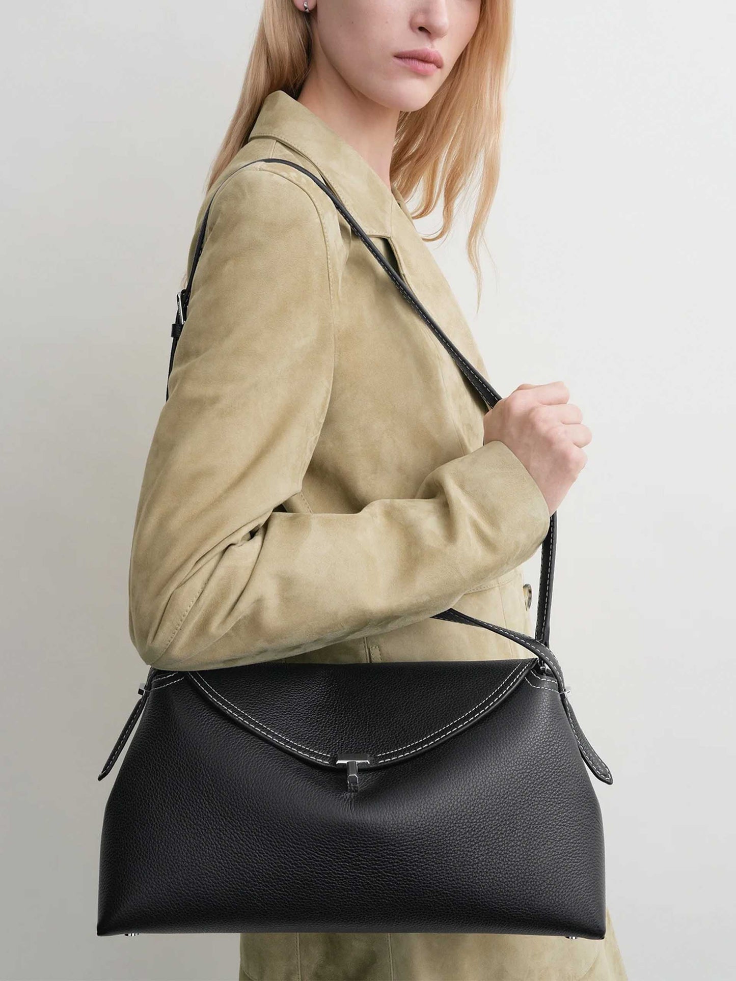 TOTEME - T-Lock Tote Bag aus genarbtem Leder