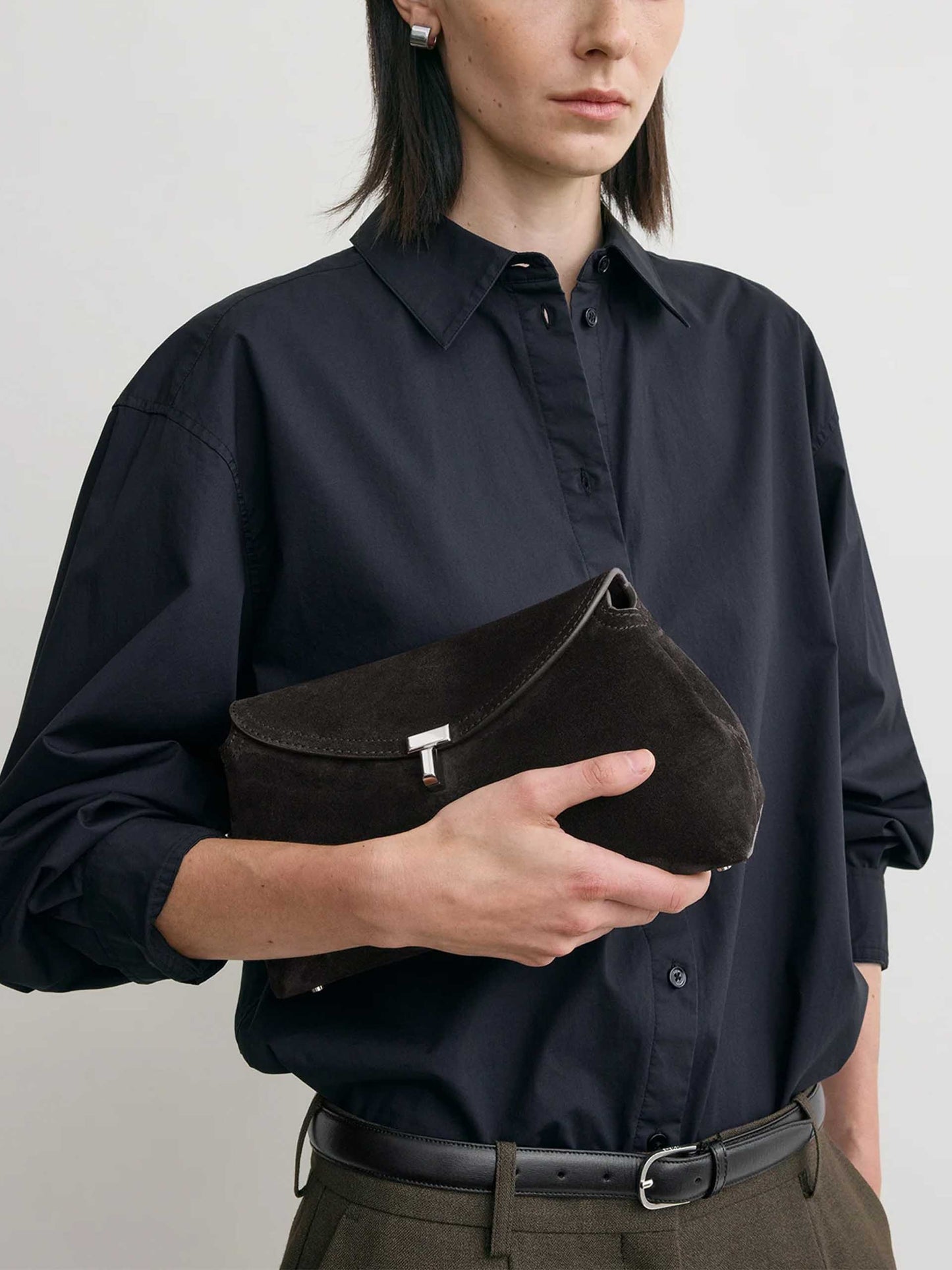 TOTEME - Clutch T-Lock Small aus Veloursleder