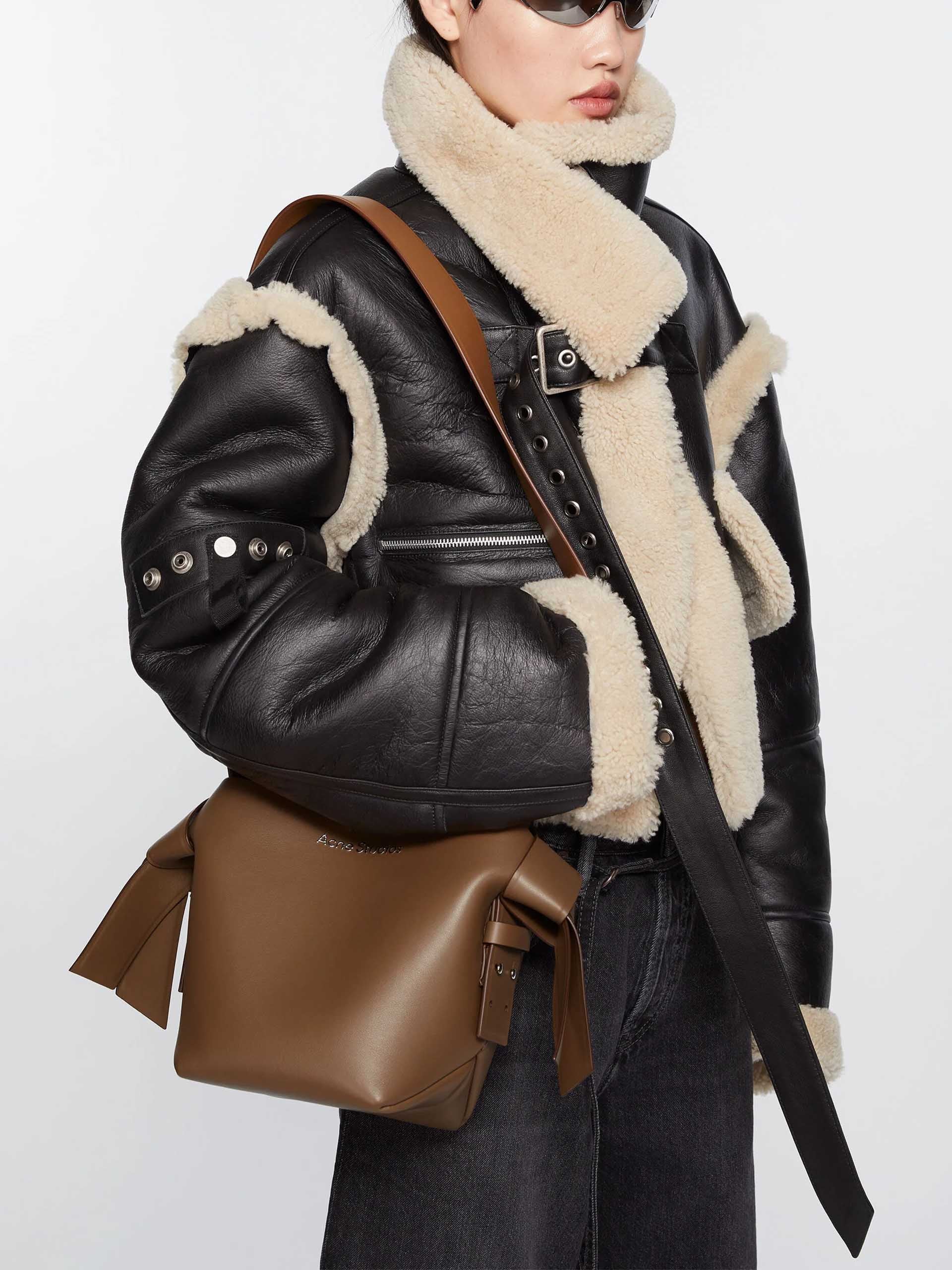 ACNE STUDIOS - Musubi Mini Schultertasche aus Leder