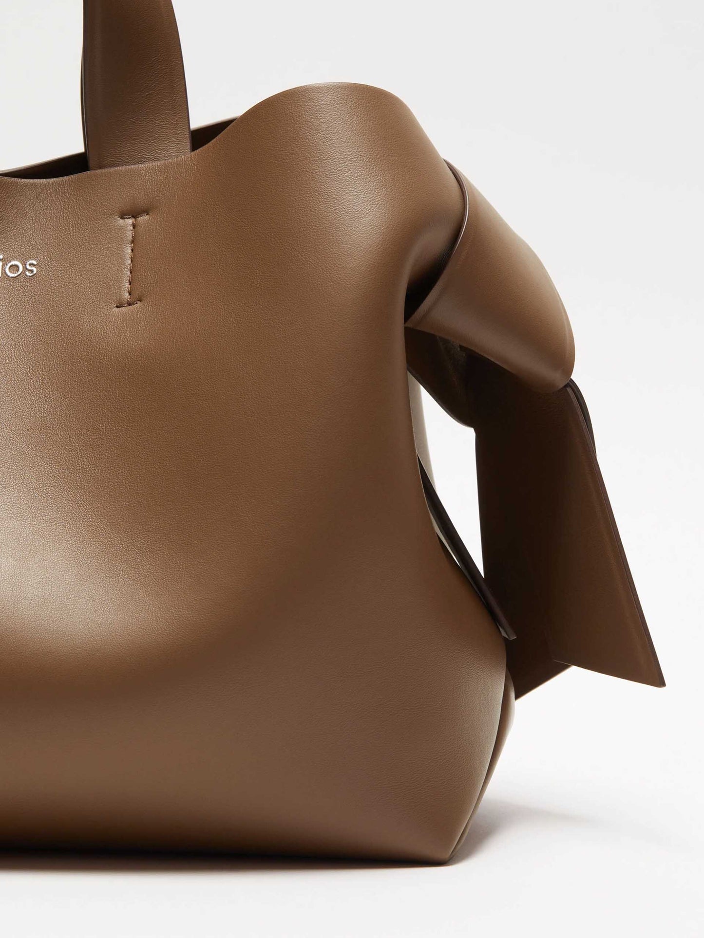 ACNE STUDIOS - Musubi Tote Bag aus Leder in Camel Braun - Camel brown