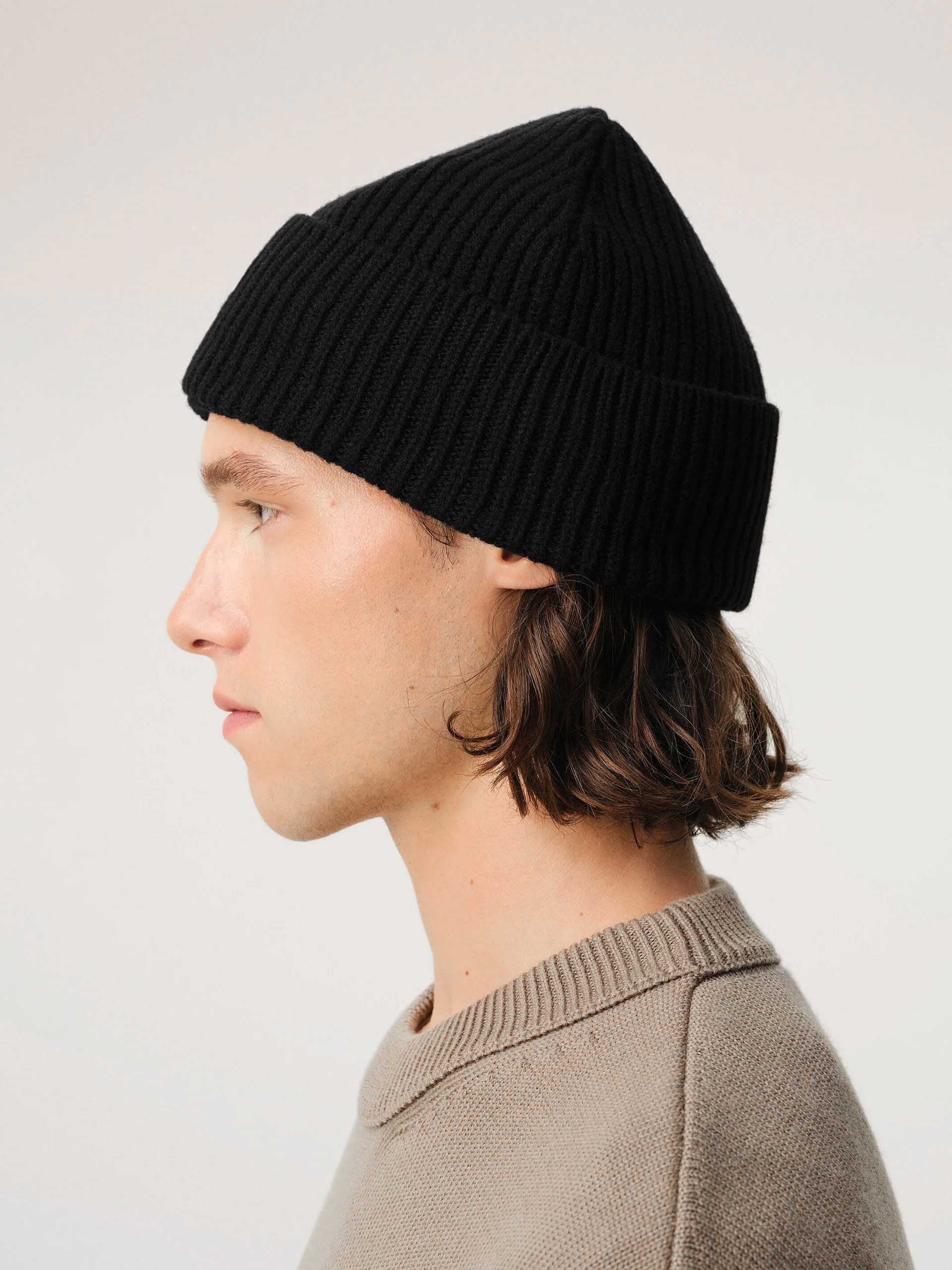 AMI PARIS - Ami De Coeur Mütze aus Merinowolle in Schwarz / Rot - Black / Red