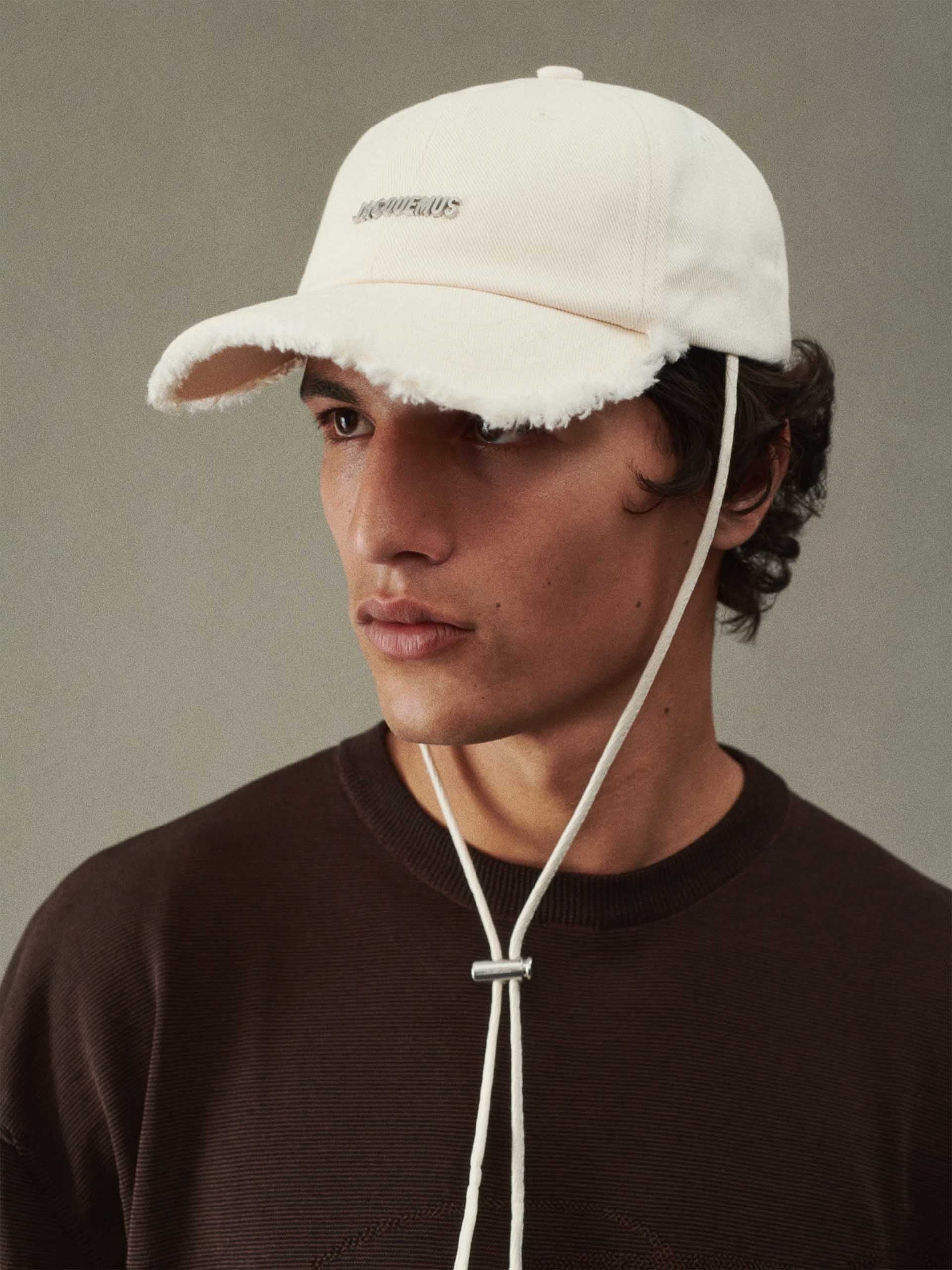 JACQUEMUS - Logo-Baseballkappe Artichaut mit Fransen in Off-White