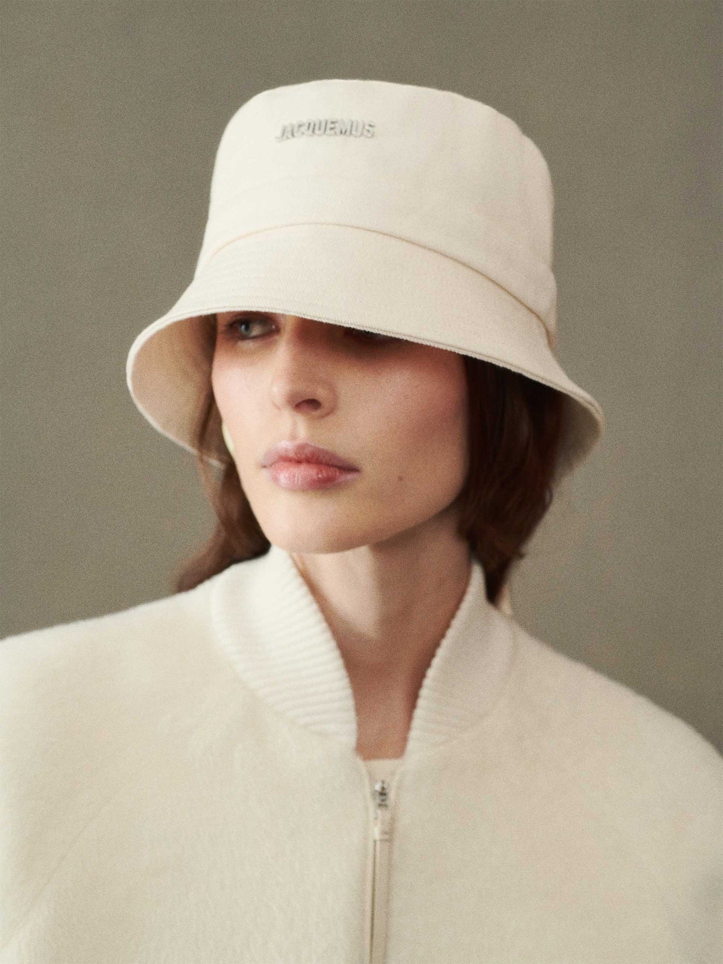 JACQUEMUS - Bucket Hat Gadjo mit Logo in Off-White