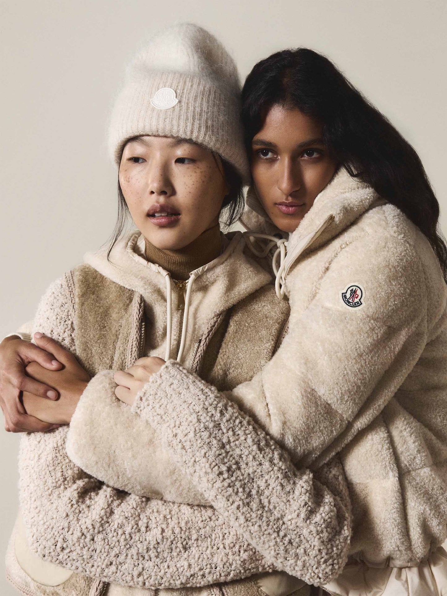 MONCLER - Cardigan aus Bouclé und Teddy für Damen in Creme Beige