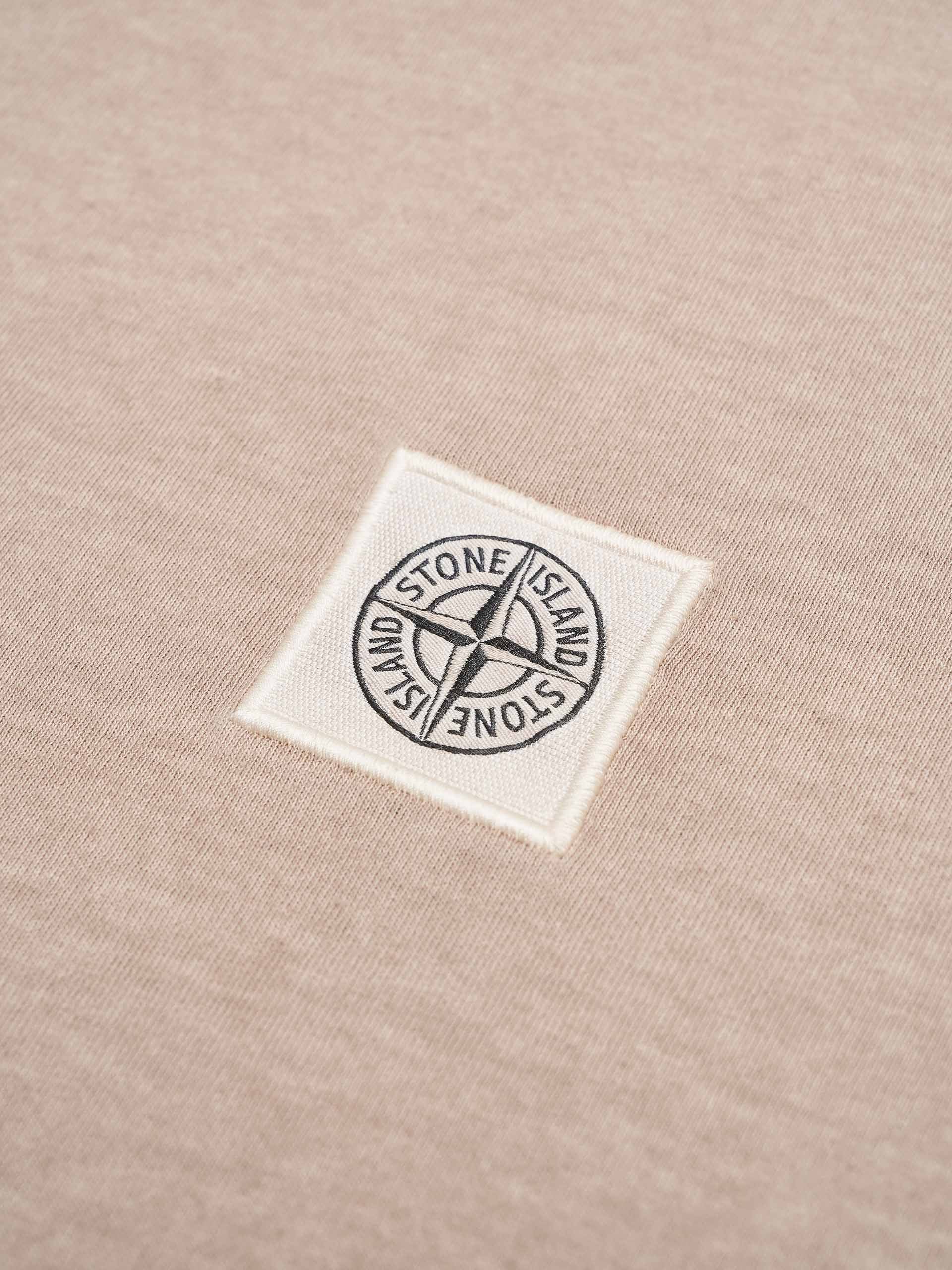 STONE ISLAND - Logo-T-Shirt mit Fissato-Effekt für Herren in Sand-Beige - Sand Beige