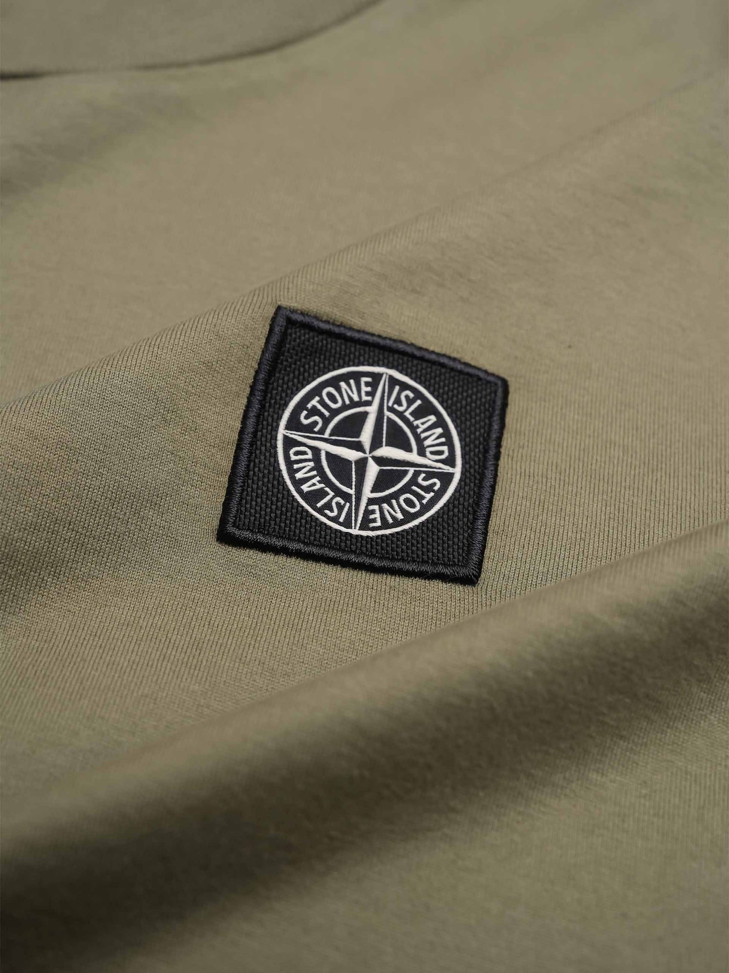 STONE ISLAND - Basic-T-Shirt mit Logo-Patch für Herren in Militärgrün - Military green